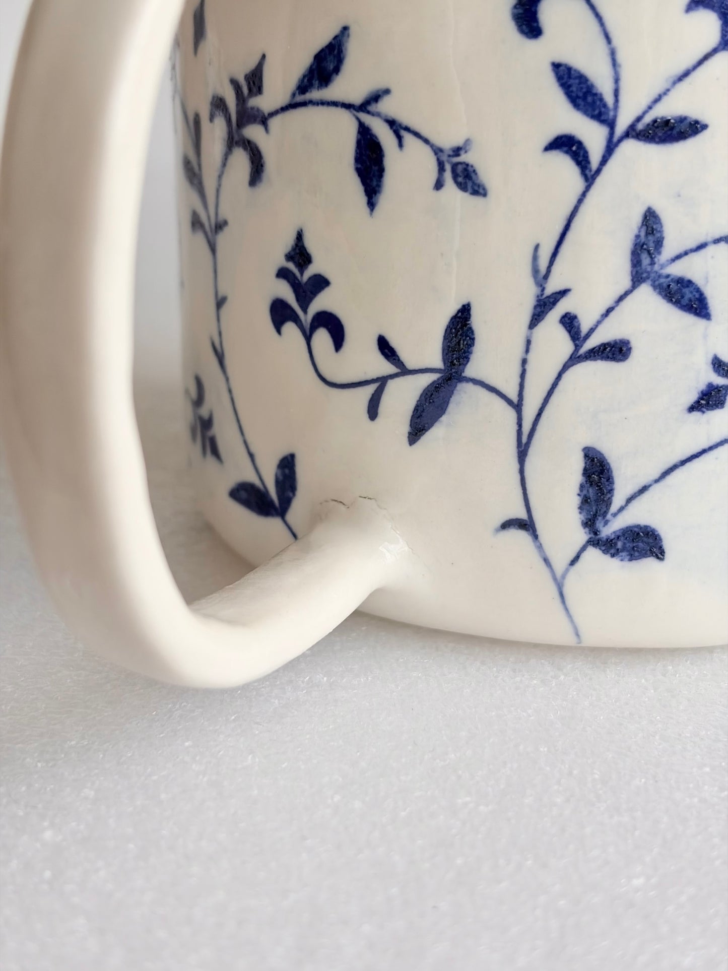Kubek porcelanowy w kobaltowe wzory