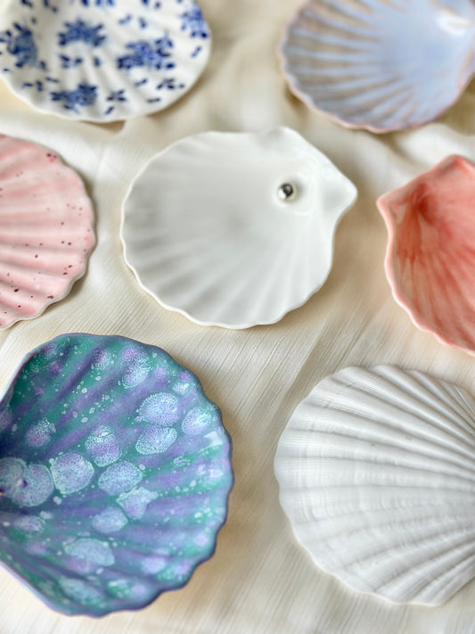 Muszla porcelanowa/ceramiczna podstawka na biżuterię