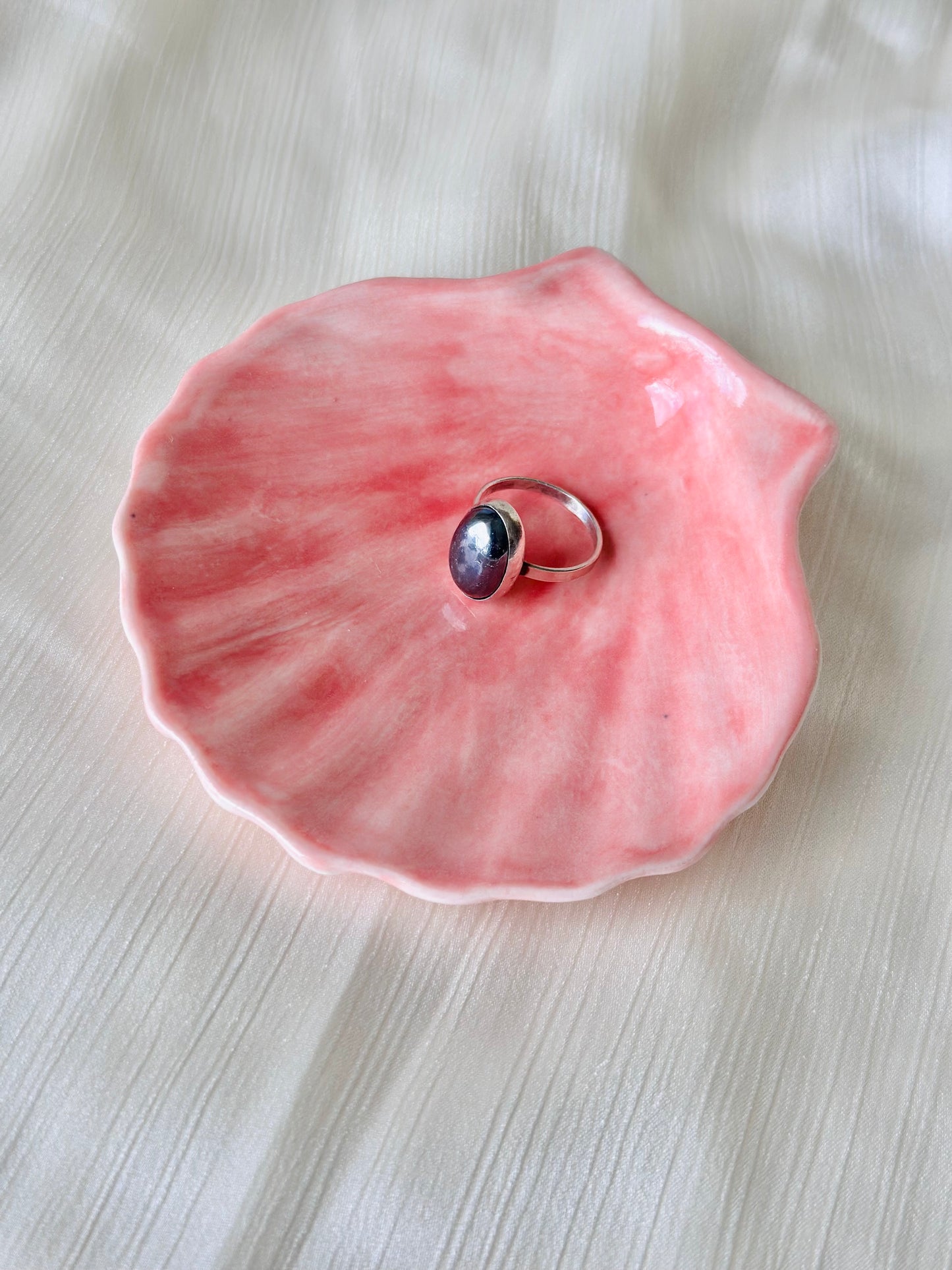 Muszla porcelanowa/ceramiczna podstawka na biżuterię