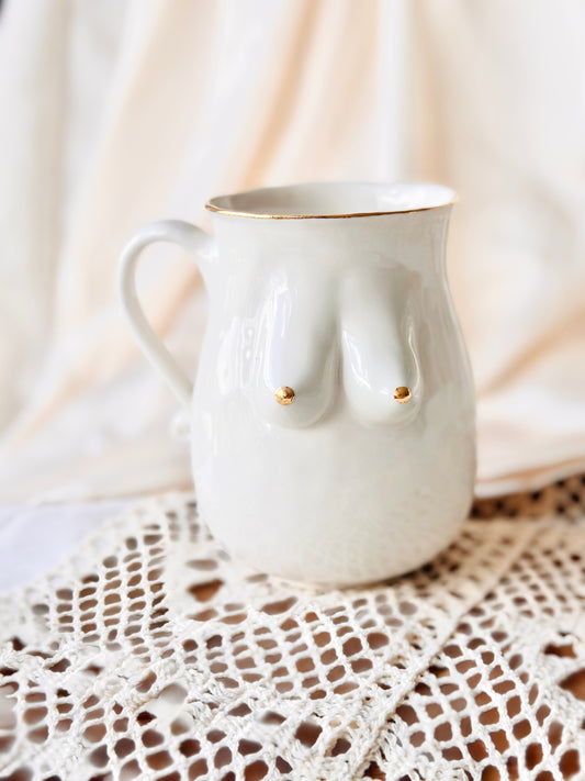 Kubek porcelanowy złocony z cyckami