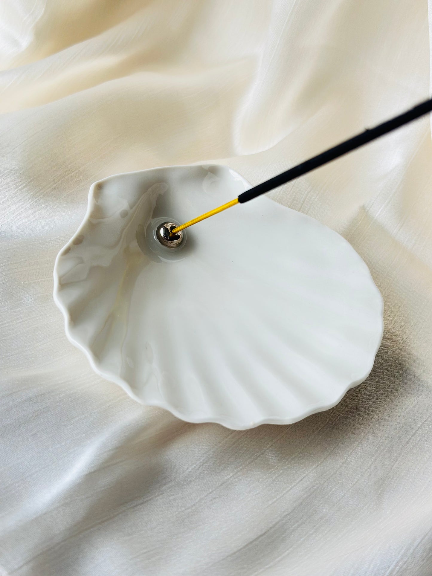 Muszla porcelanowa podstawka na kadzidełko