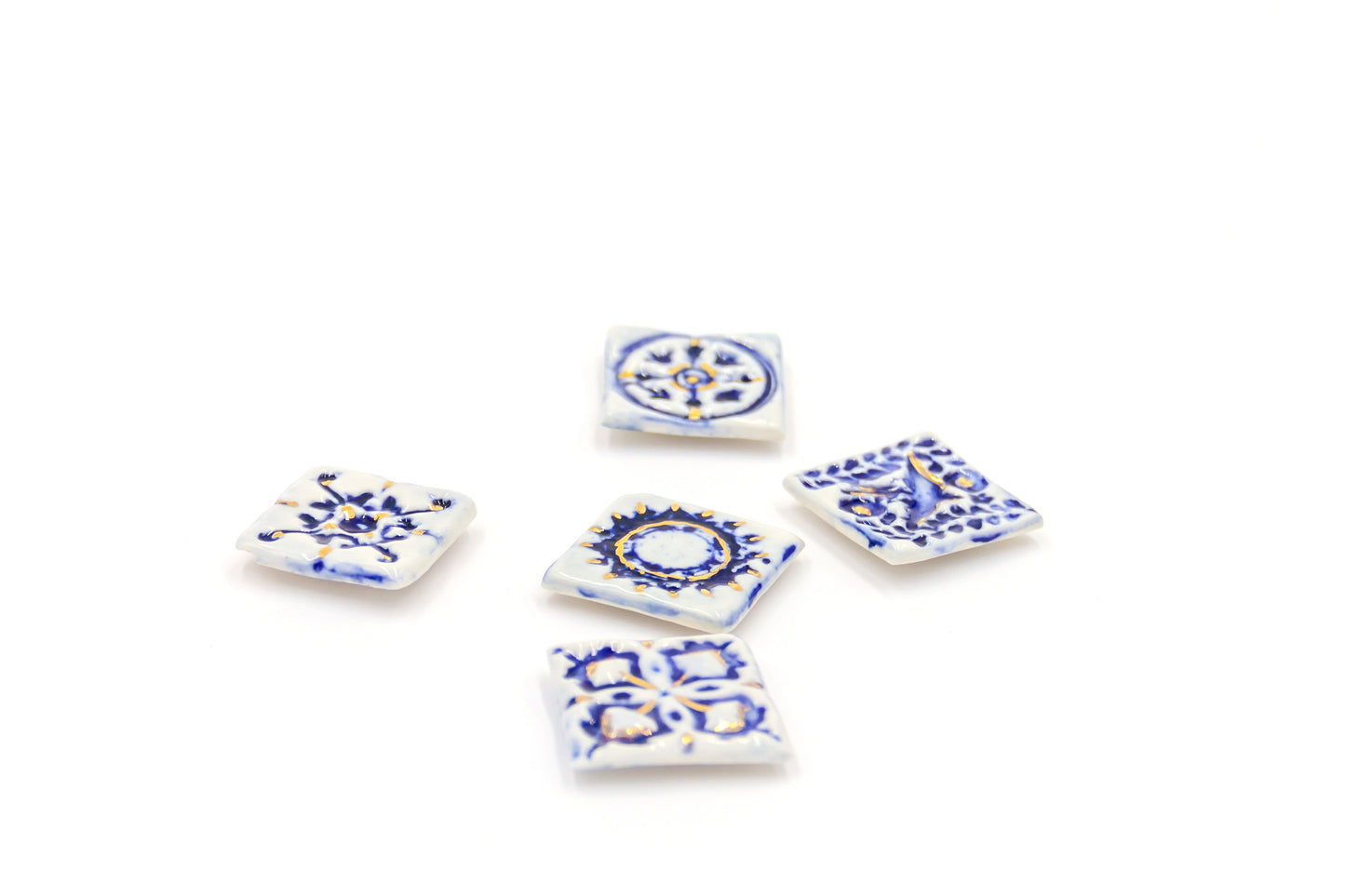 Kafelki magnesy porcelanowe ze złoceniem w stylu azulejos
