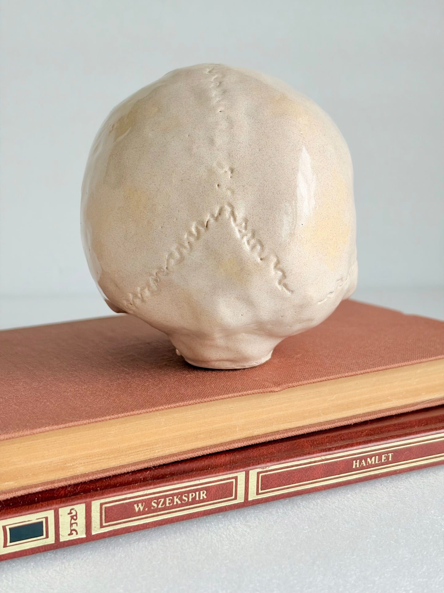 Czaszka ceramiczna beżowa