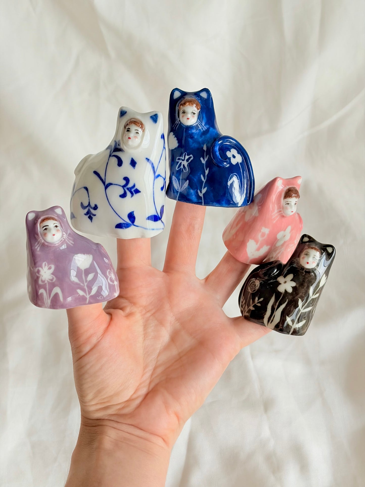 Figurka porcelanowa kotek