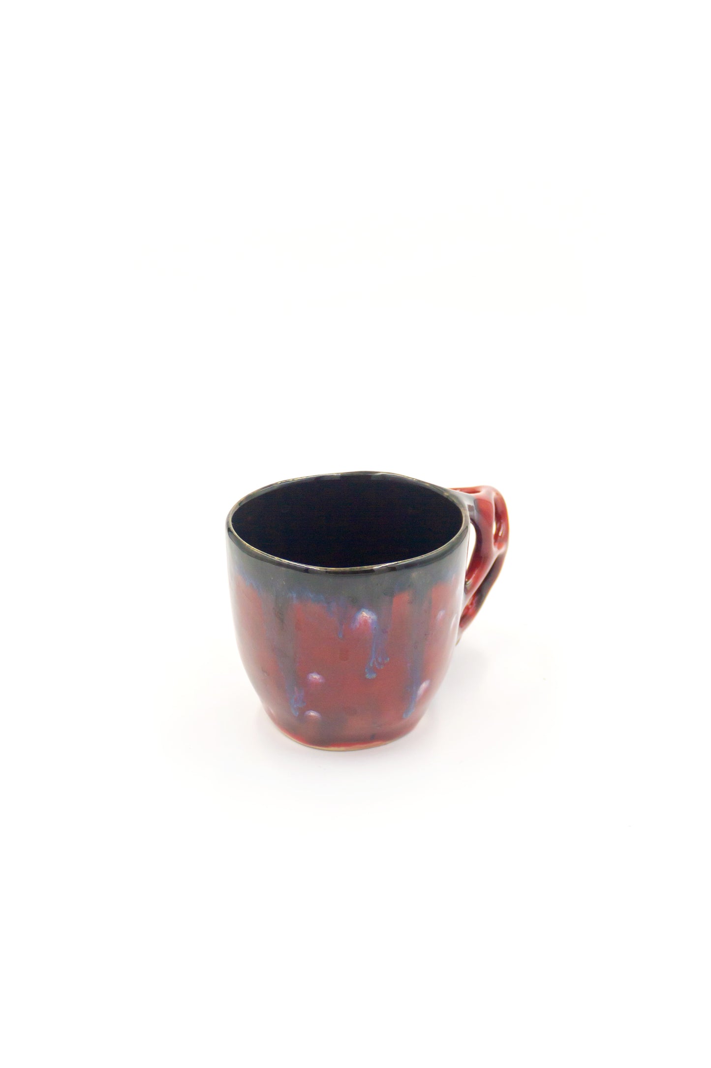 Kubek ceramiczny w kolorze czarno-czerwonym