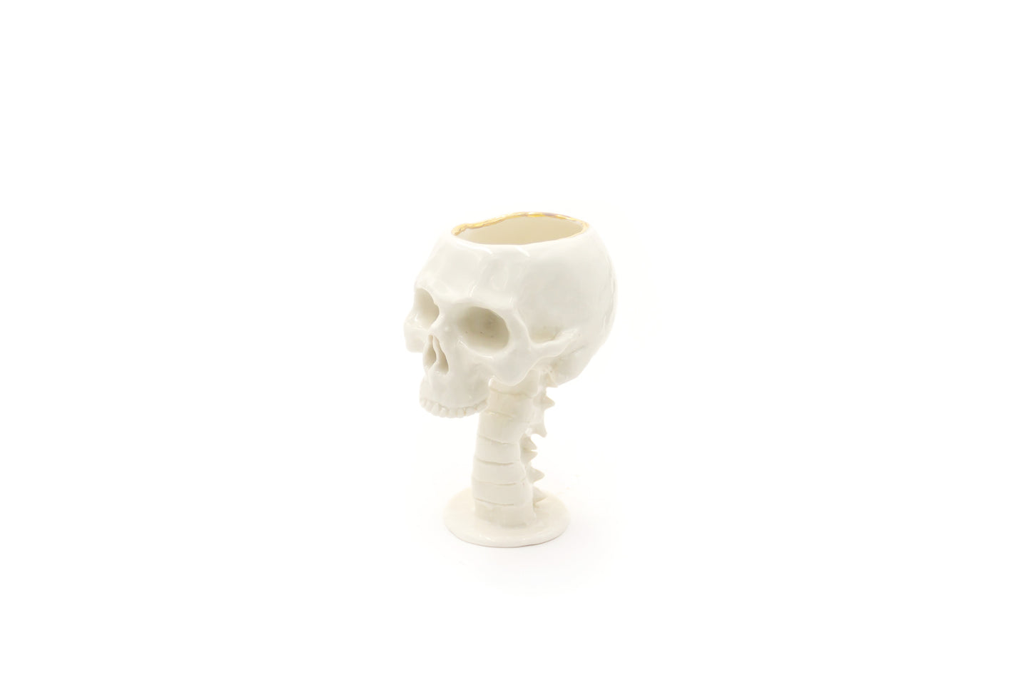 Puchar porcelanowy w kształcie czaszki z kręgosłupem