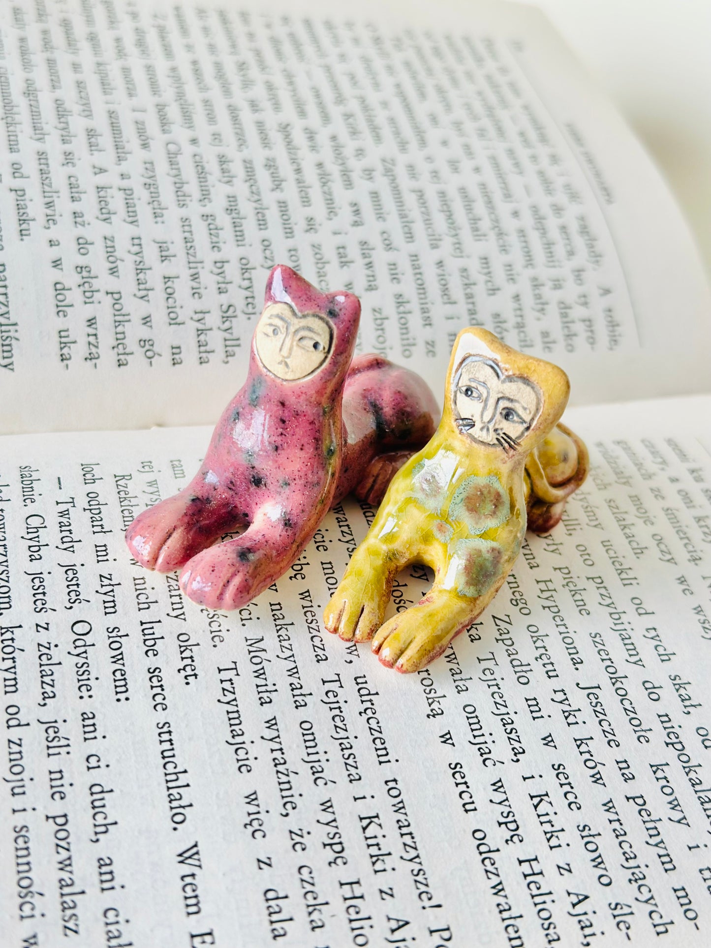 Figurka ceramiczna kot średniowieczny sfinks mniejszy