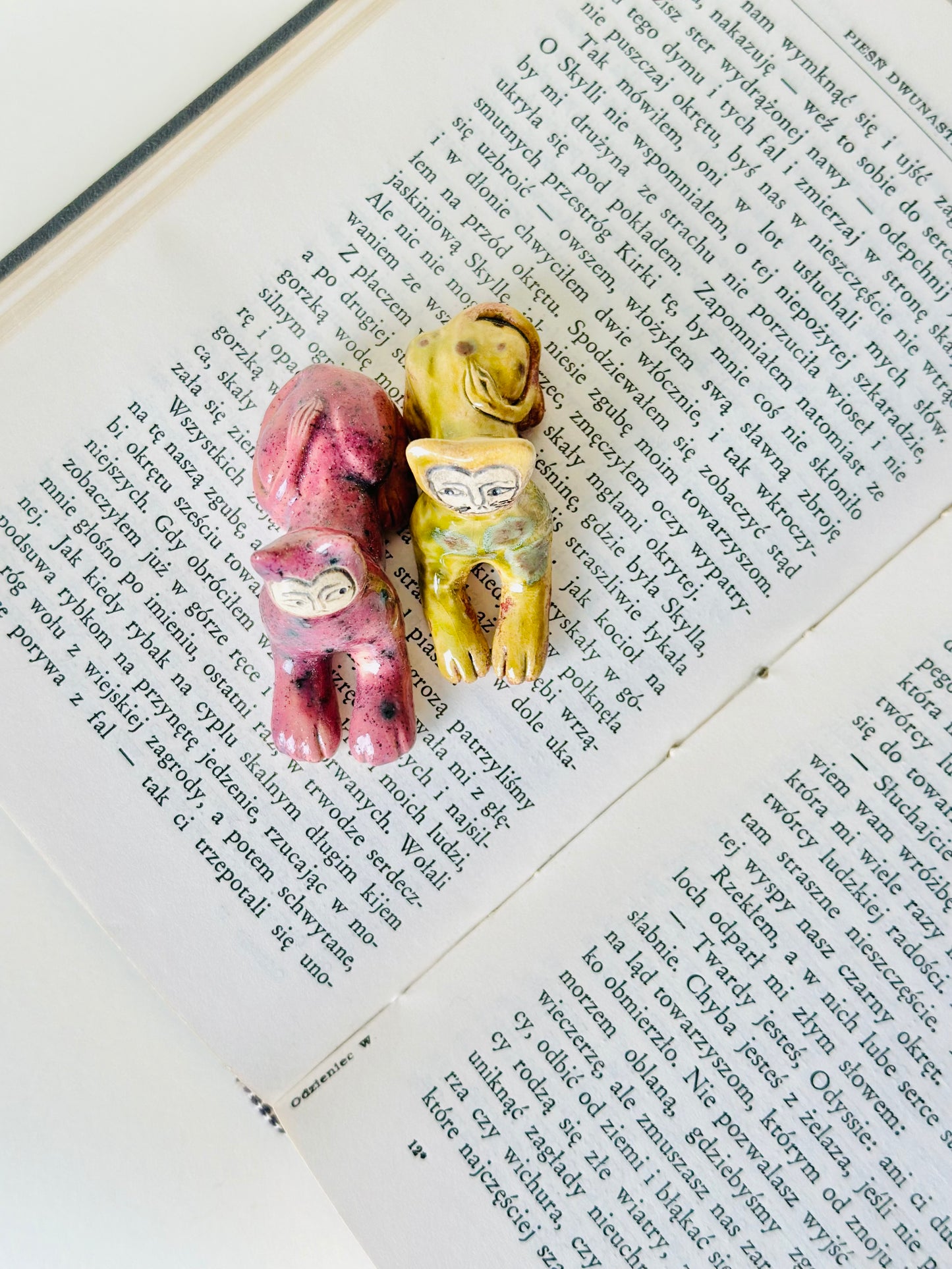 Figurka ceramiczna kot średniowieczny sfinks mniejszy