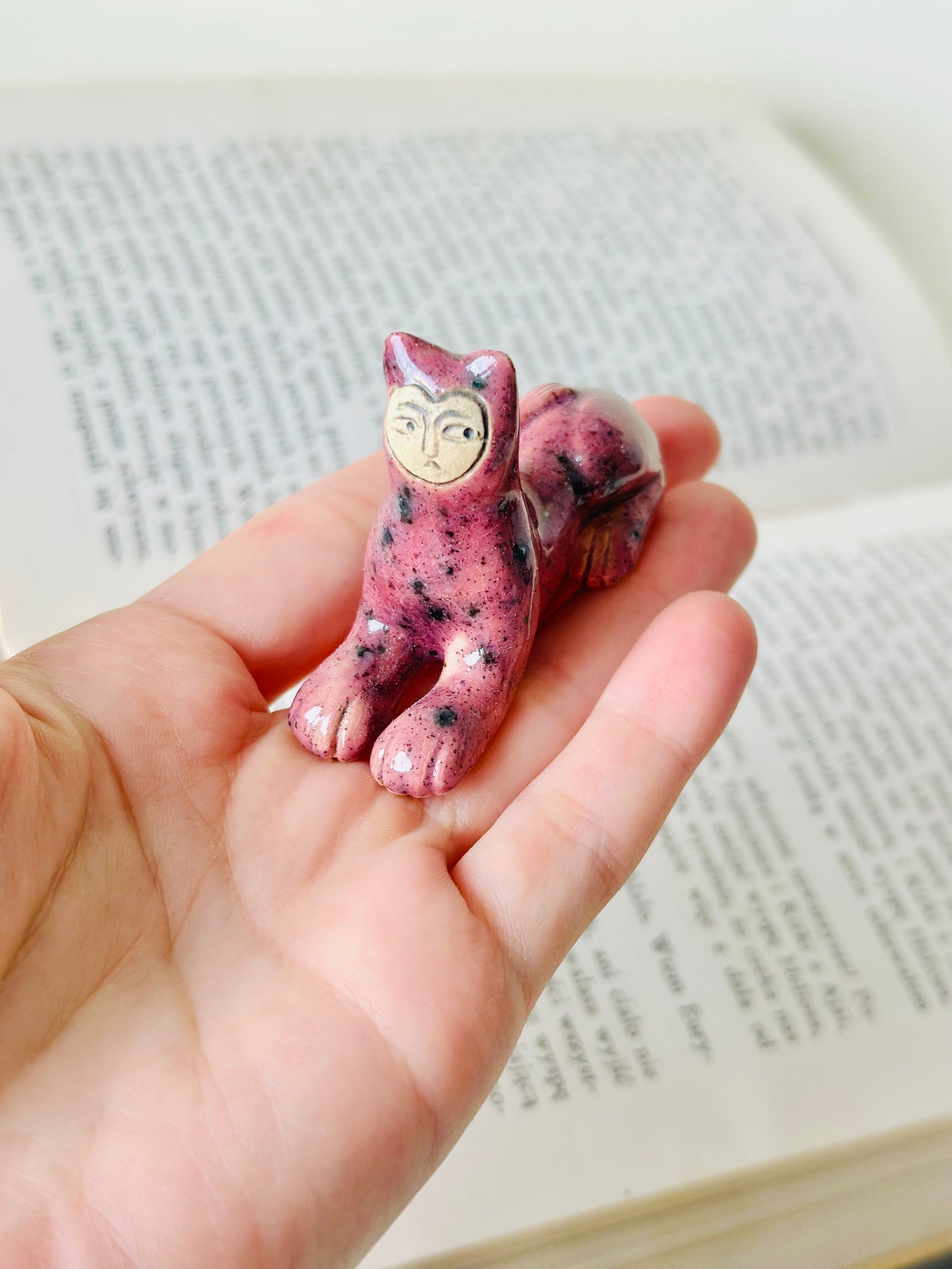 Figurka ceramiczna kot średniowieczny sfinks mniejszy