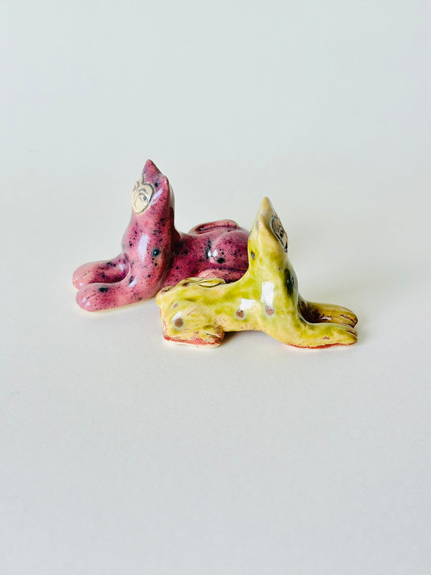 Figurka ceramiczna kot średniowieczny sfinks mniejszy
