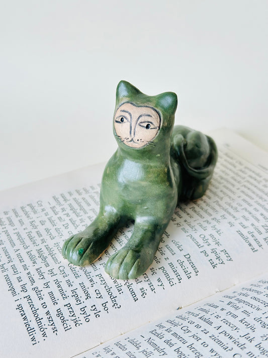 Figurka ceramiczna kot średniowieczny sfinks
