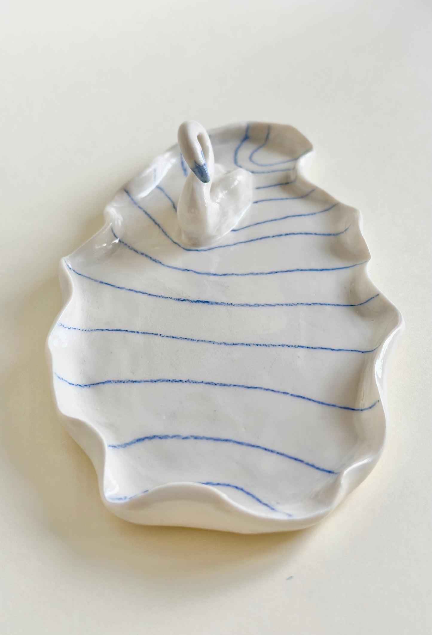 Podstawka na biżuterię z łabędziem