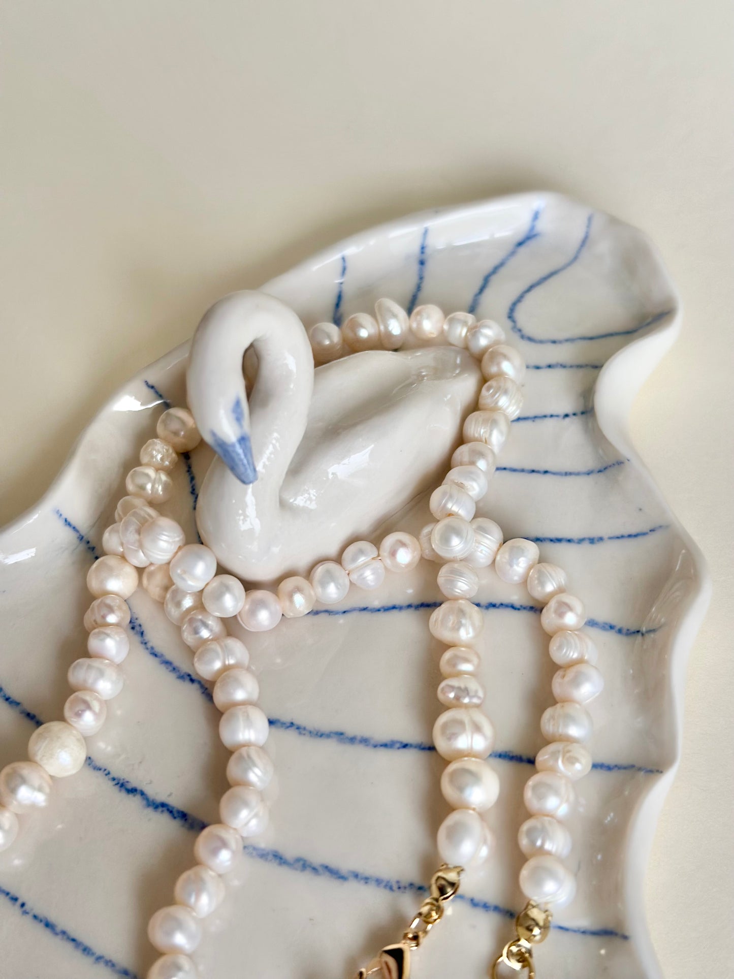 Podstawka na biżuterię z łabędziem