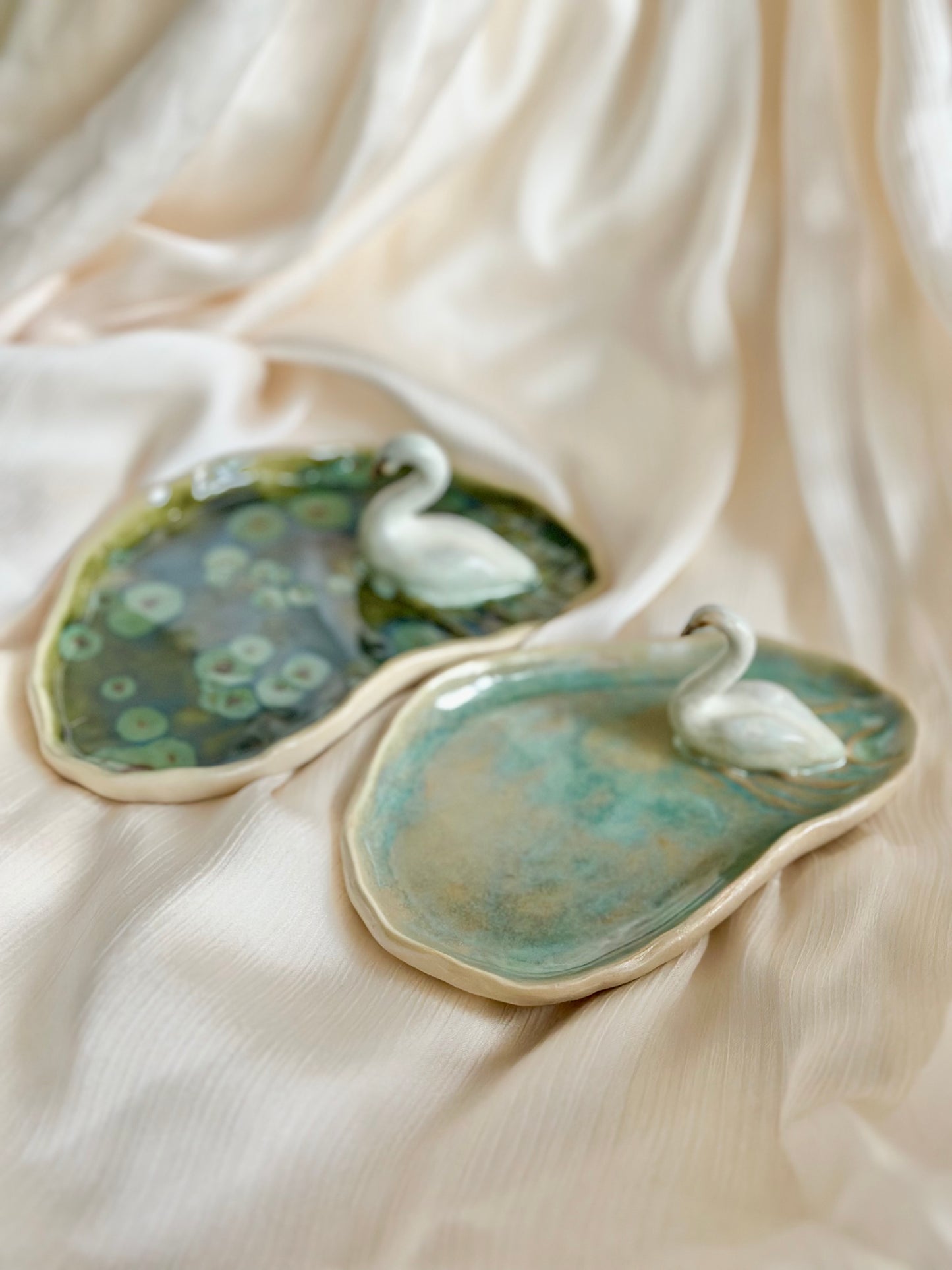 Podstawka na biżuterię z łabędziem