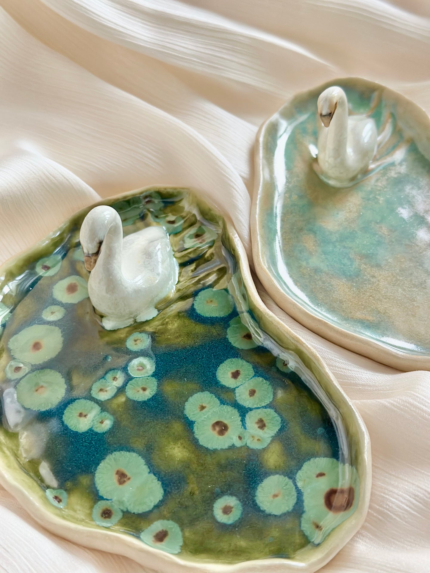 Podstawka na biżuterię z łabędziem