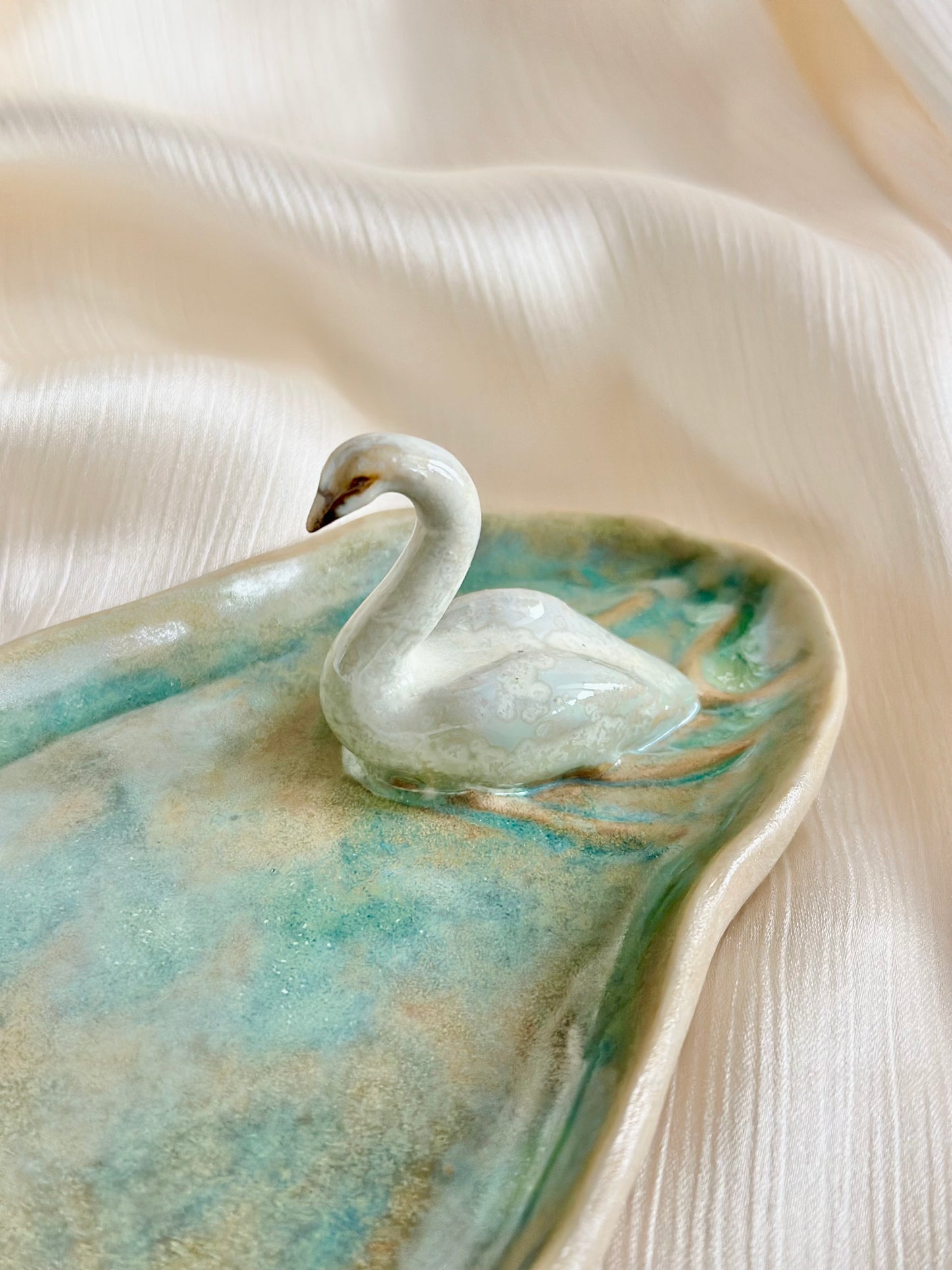 Podstawka na biżuterię z łabędziem