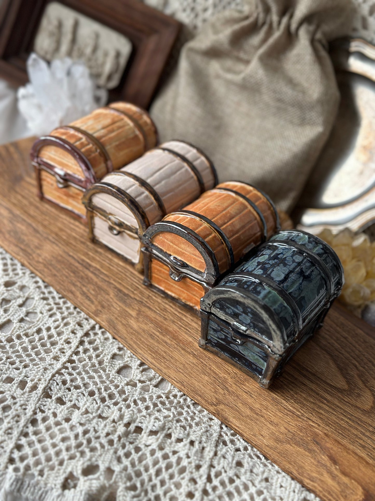 Ceramiczna szkatułka kuferek