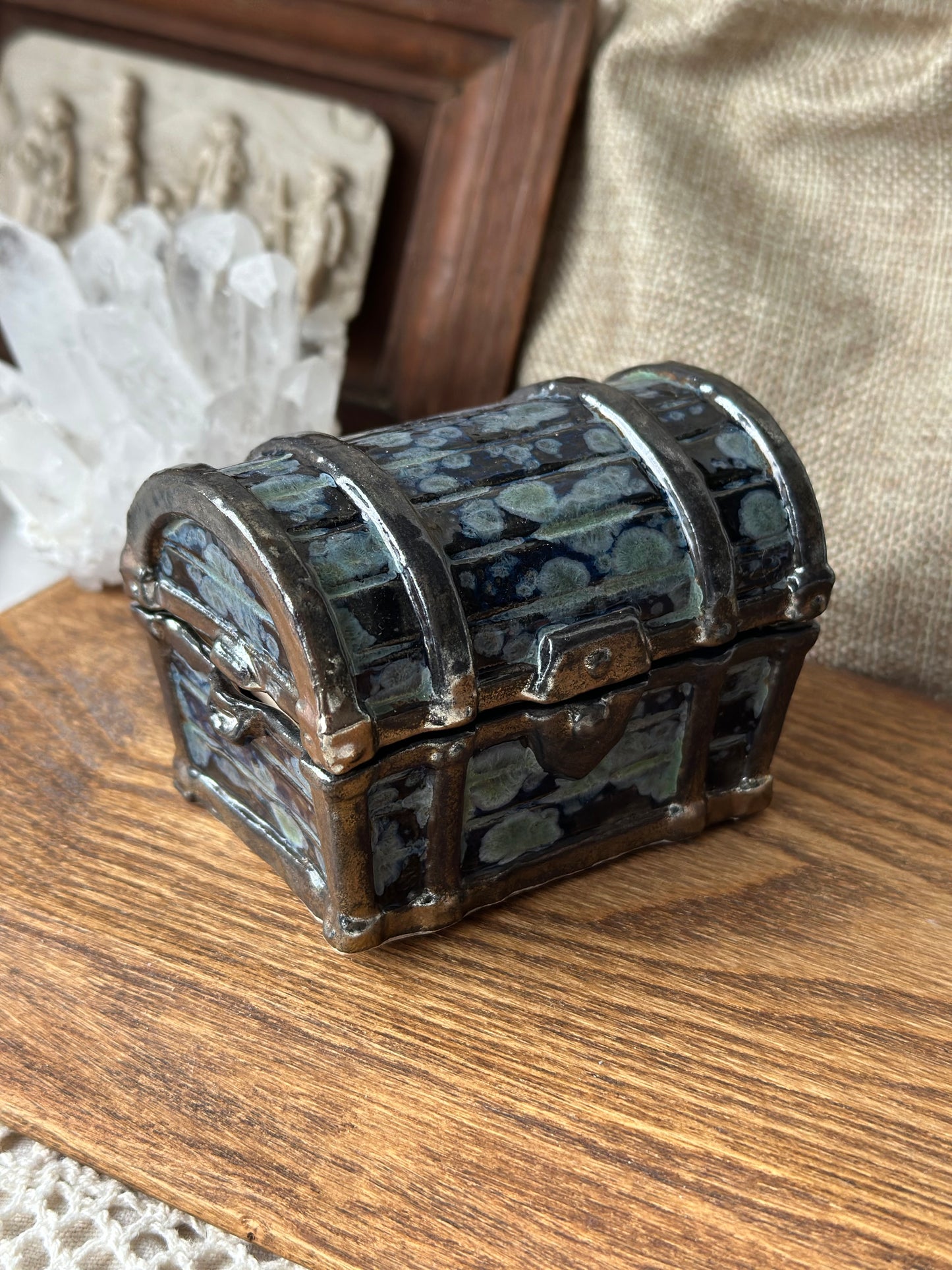 Ceramiczna szkatułka kuferek