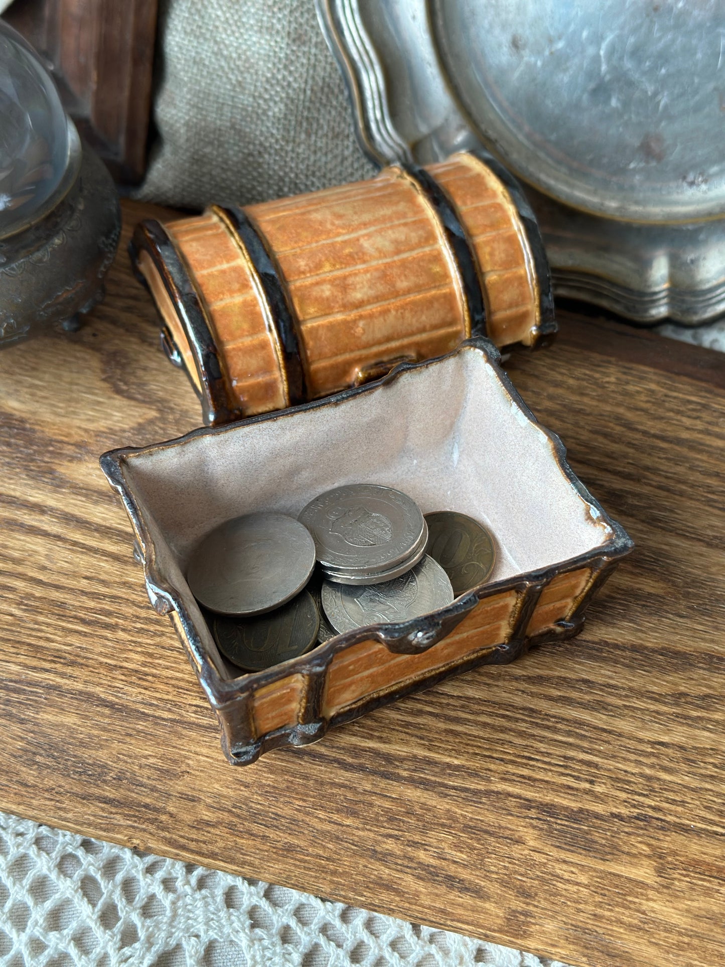 Ceramiczna szkatułka kuferek