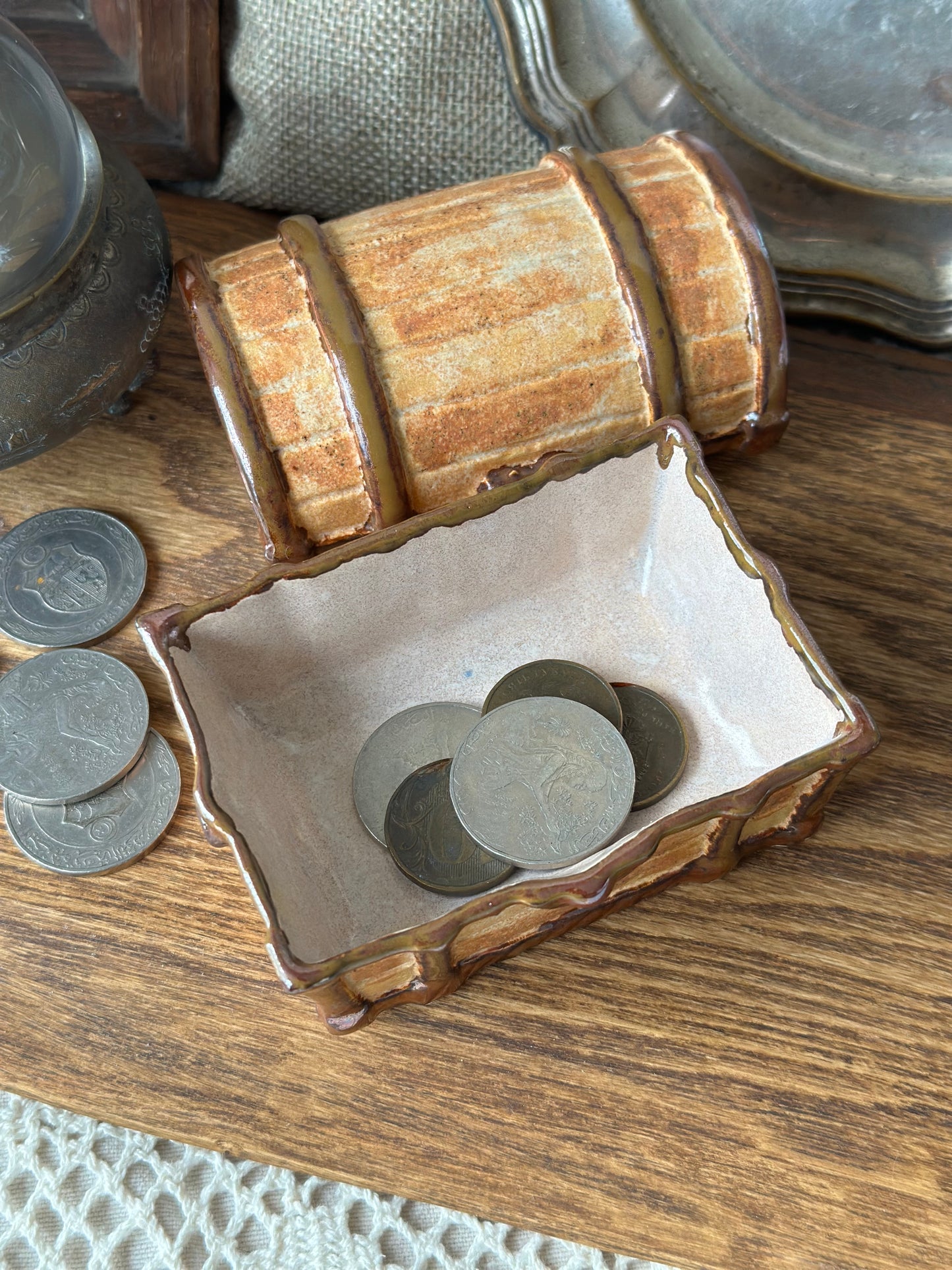 Ceramiczna szkatułka kuferek