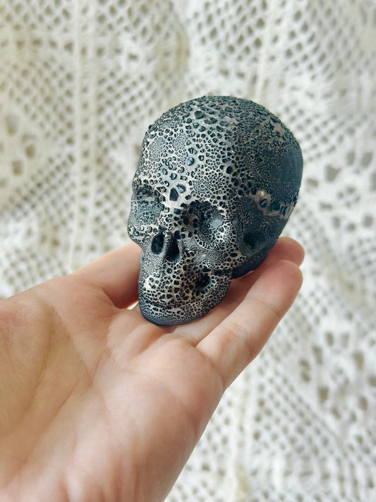 Czaszka ceramiczna mini czarno-beżowa