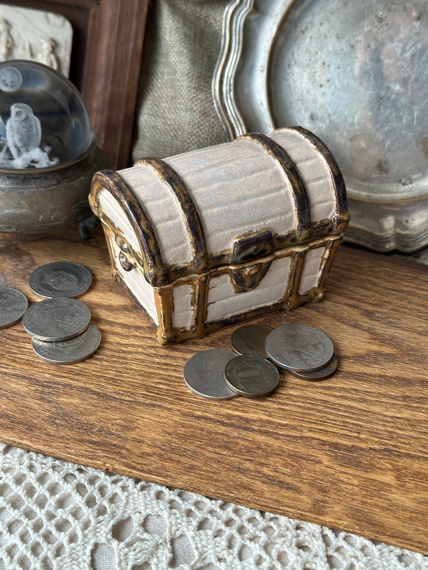 Ceramiczna szkatułka kuferek