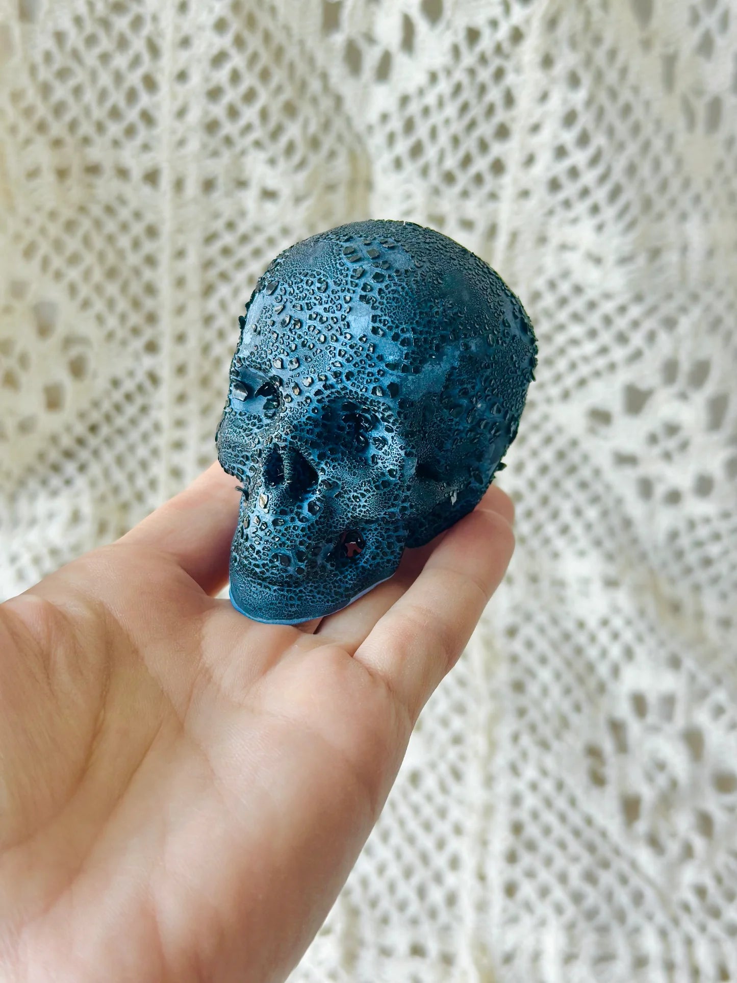 Czaszka ceramiczna mini czarno-niebieska