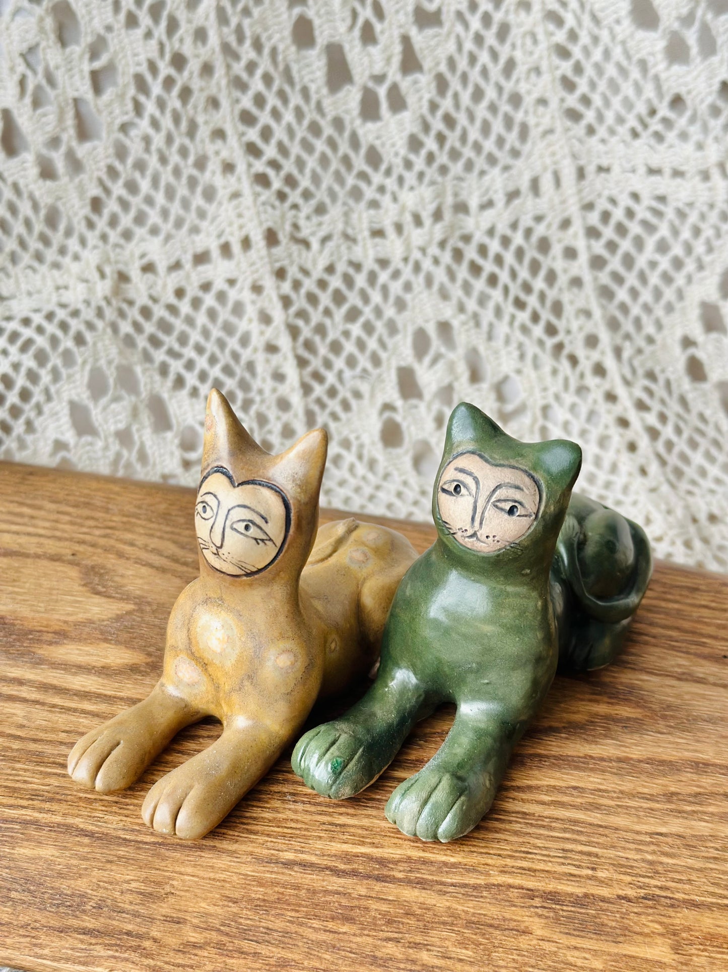 Figurka ceramiczna kot średniowieczny sfinks