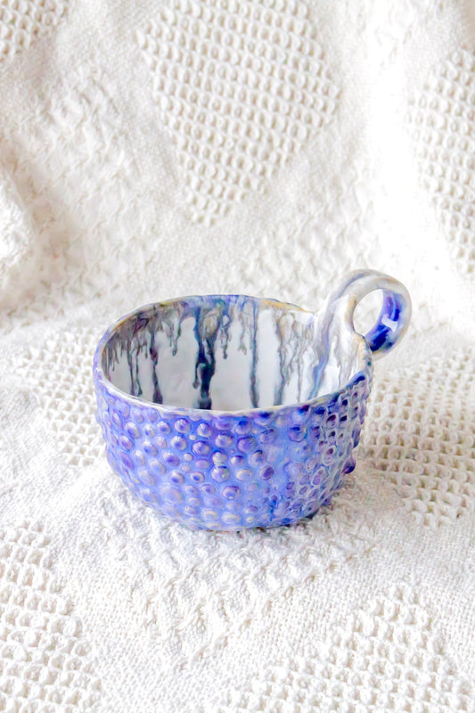 Tasse en céramique "Bulles 2" blanche et violette