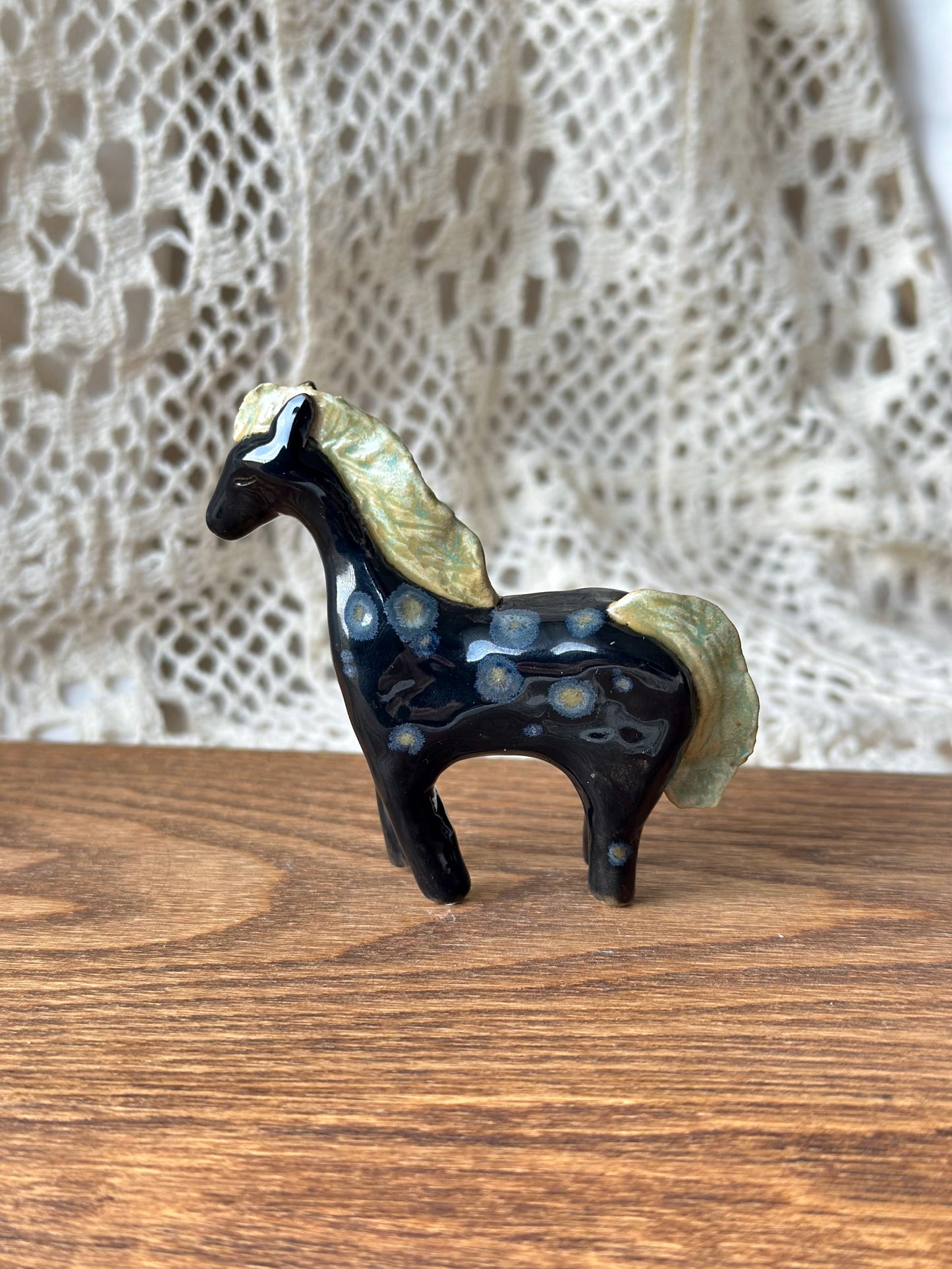 Figurka konik ceramiczny