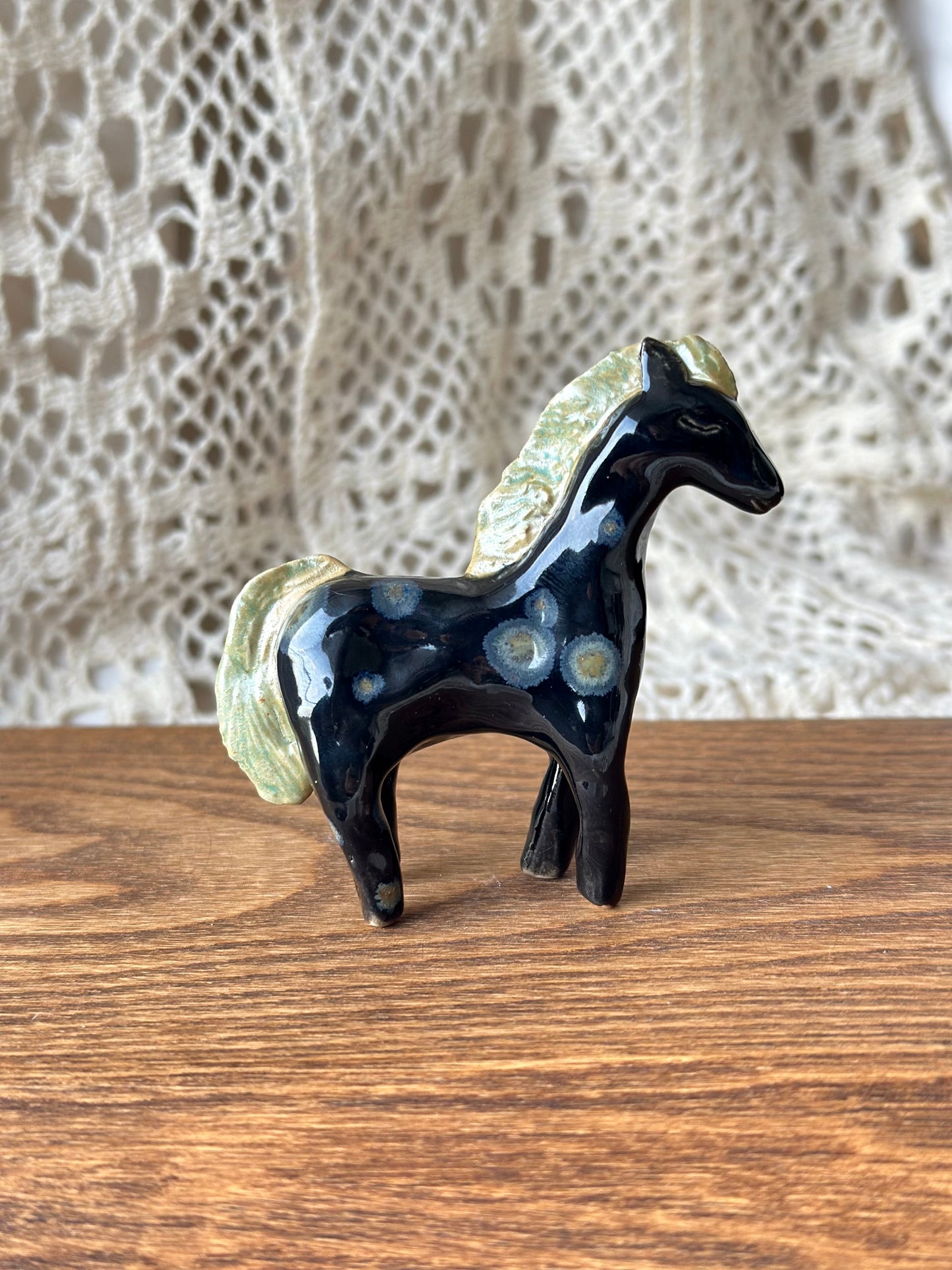 Figurka konik ceramiczny