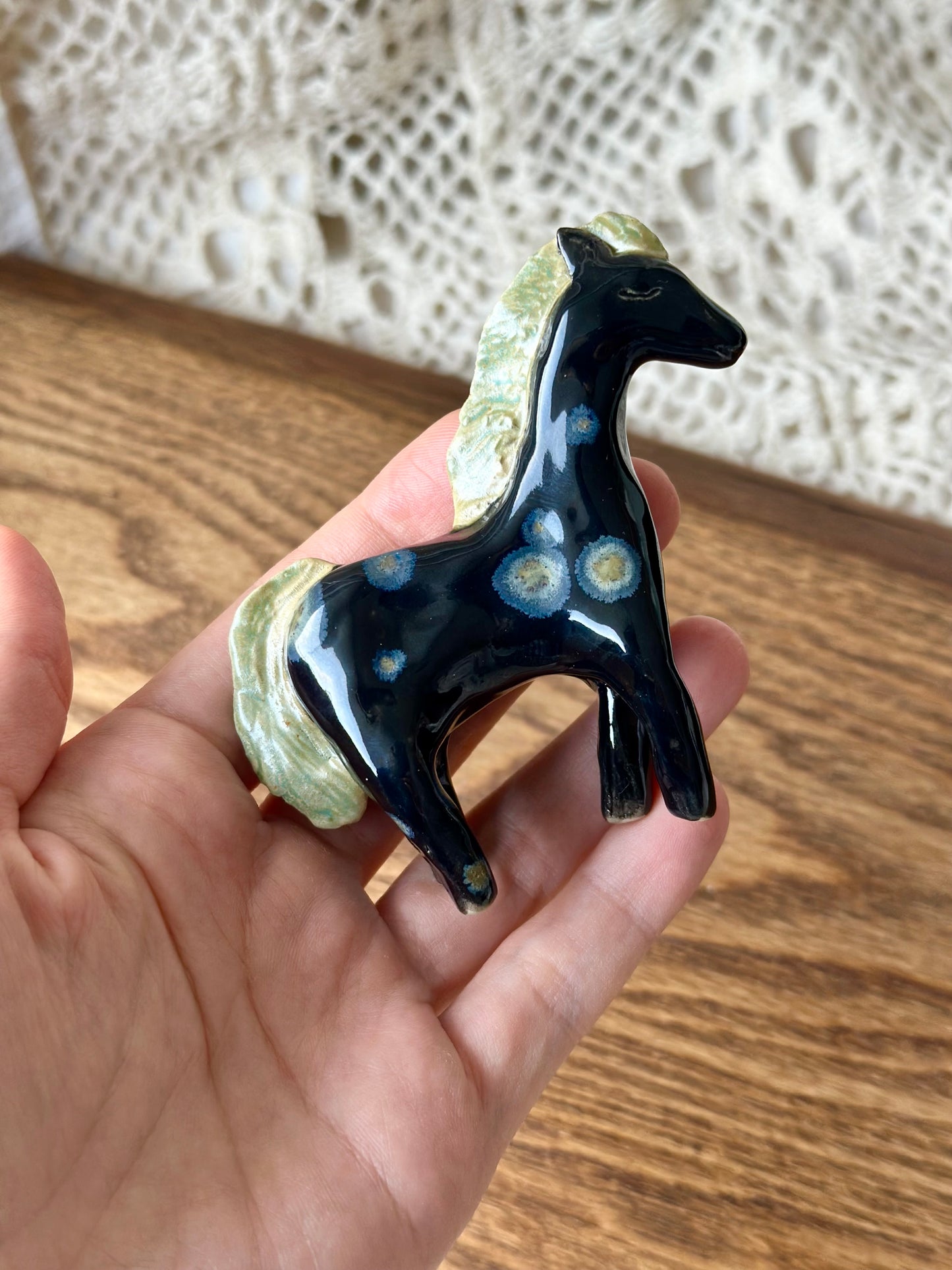 Figurka konik ceramiczny