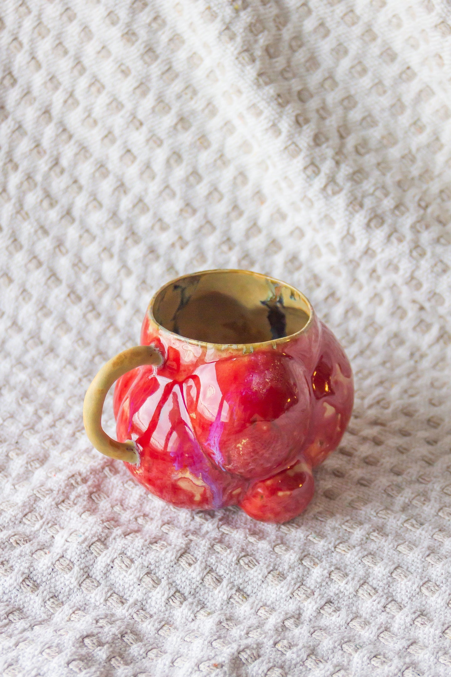 Mug en céramique « Bulles 3 » violet et noir