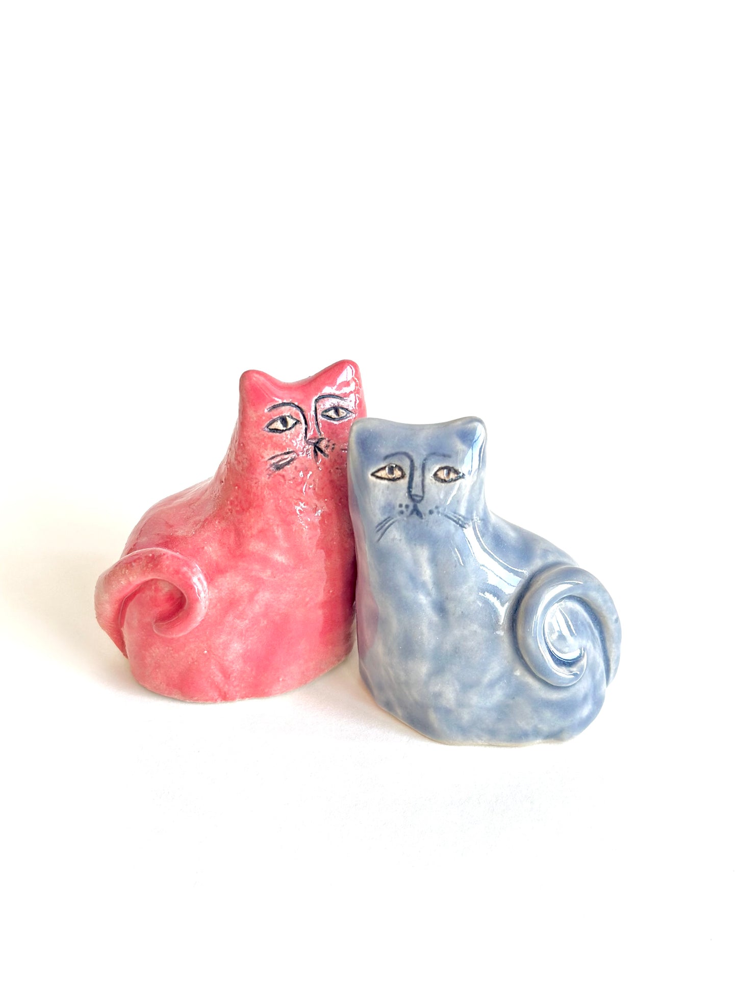 Figurka ceramiczna kotek