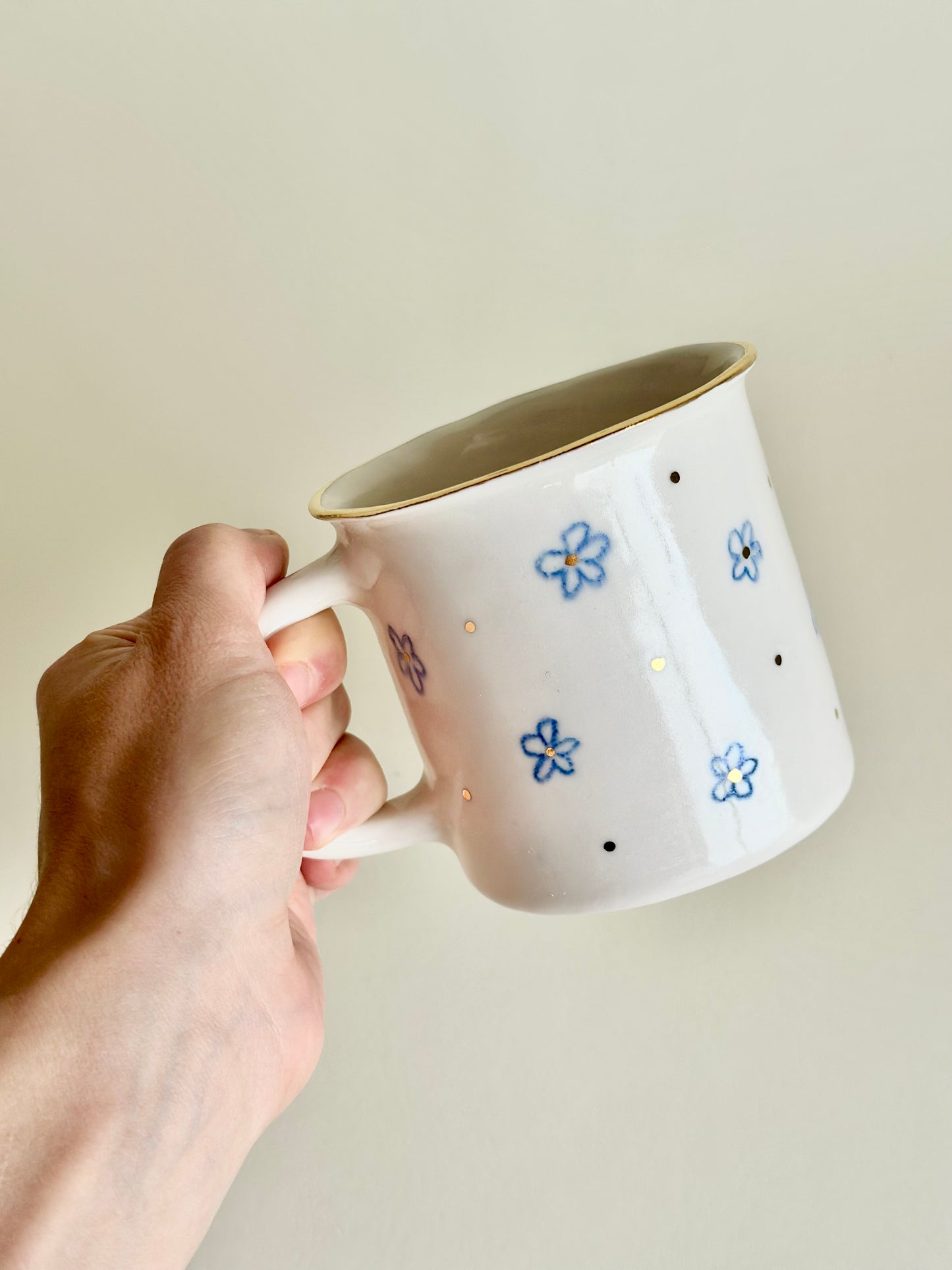 Kubek porcelanowy w kwiaty