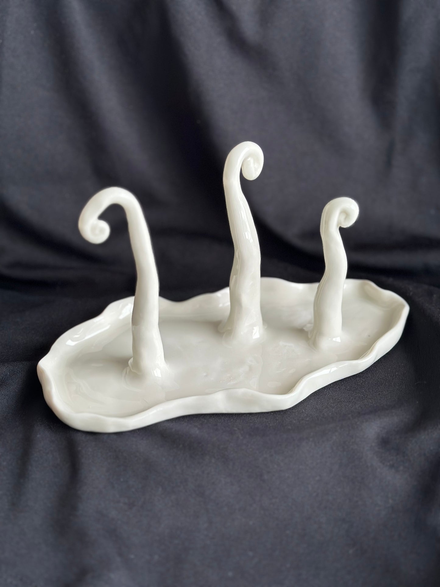 Podstawka porcelanowa na biżuterię