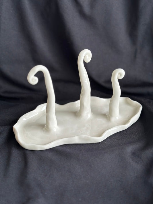 Podstawka porcelanowa na biżuterię