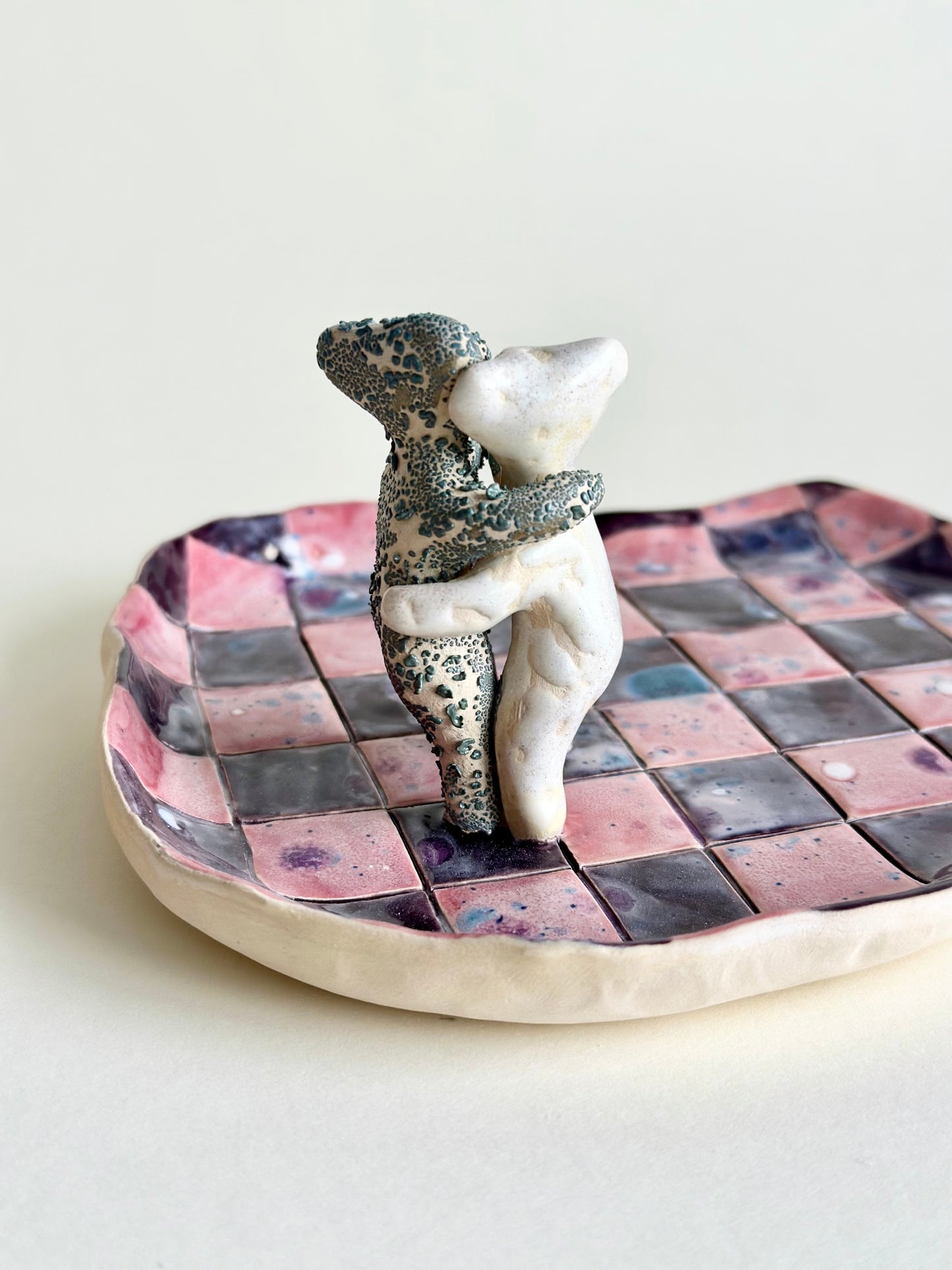 Podstawka na biżuterię z werlingami tańczącymi