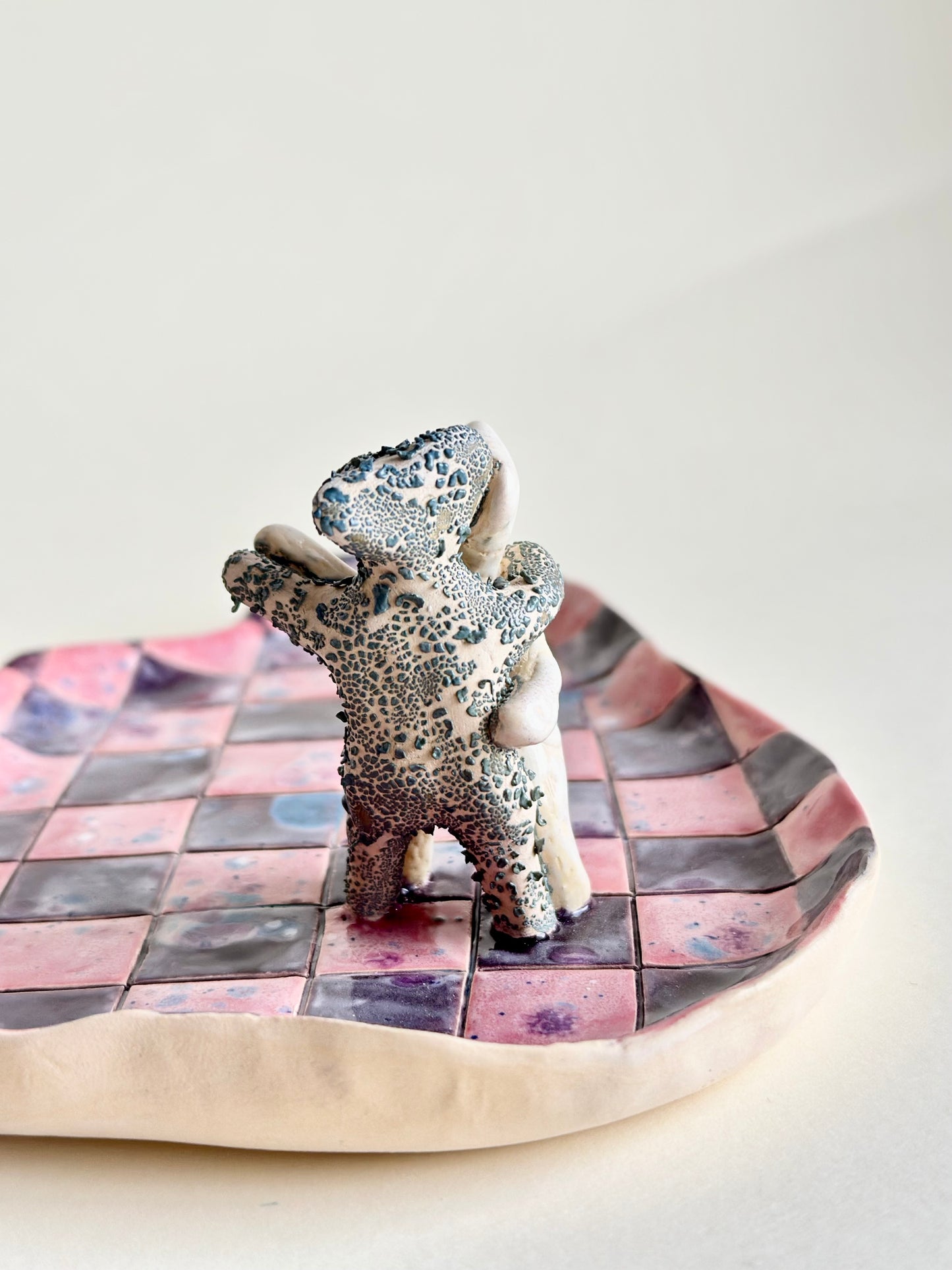 Podstawka na biżuterię z werlingami tańczącymi