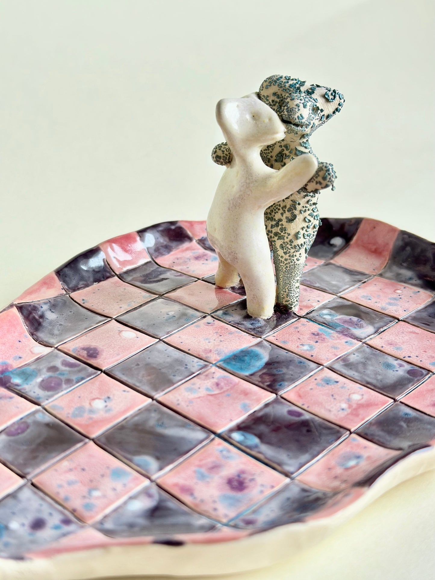 Podstawka na biżuterię z werlingami tańczącymi