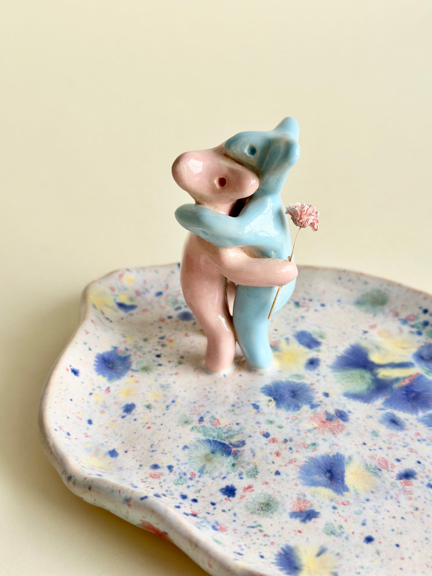 Podstawka na biżuterię z werlingami tańczącymi