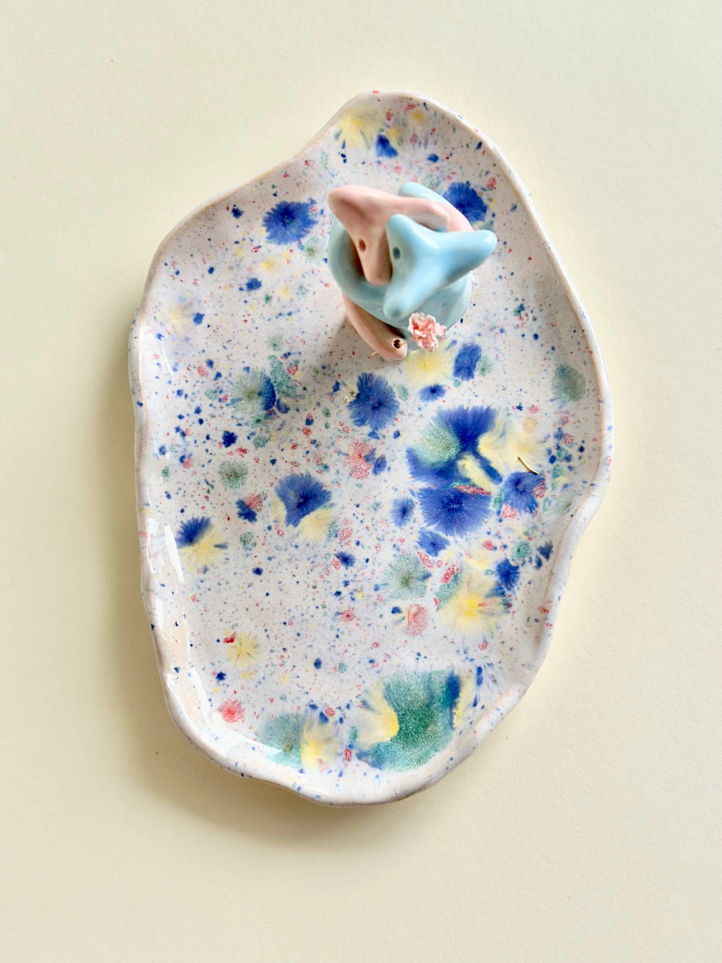 Podstawka na biżuterię z werlingami tańczącymi