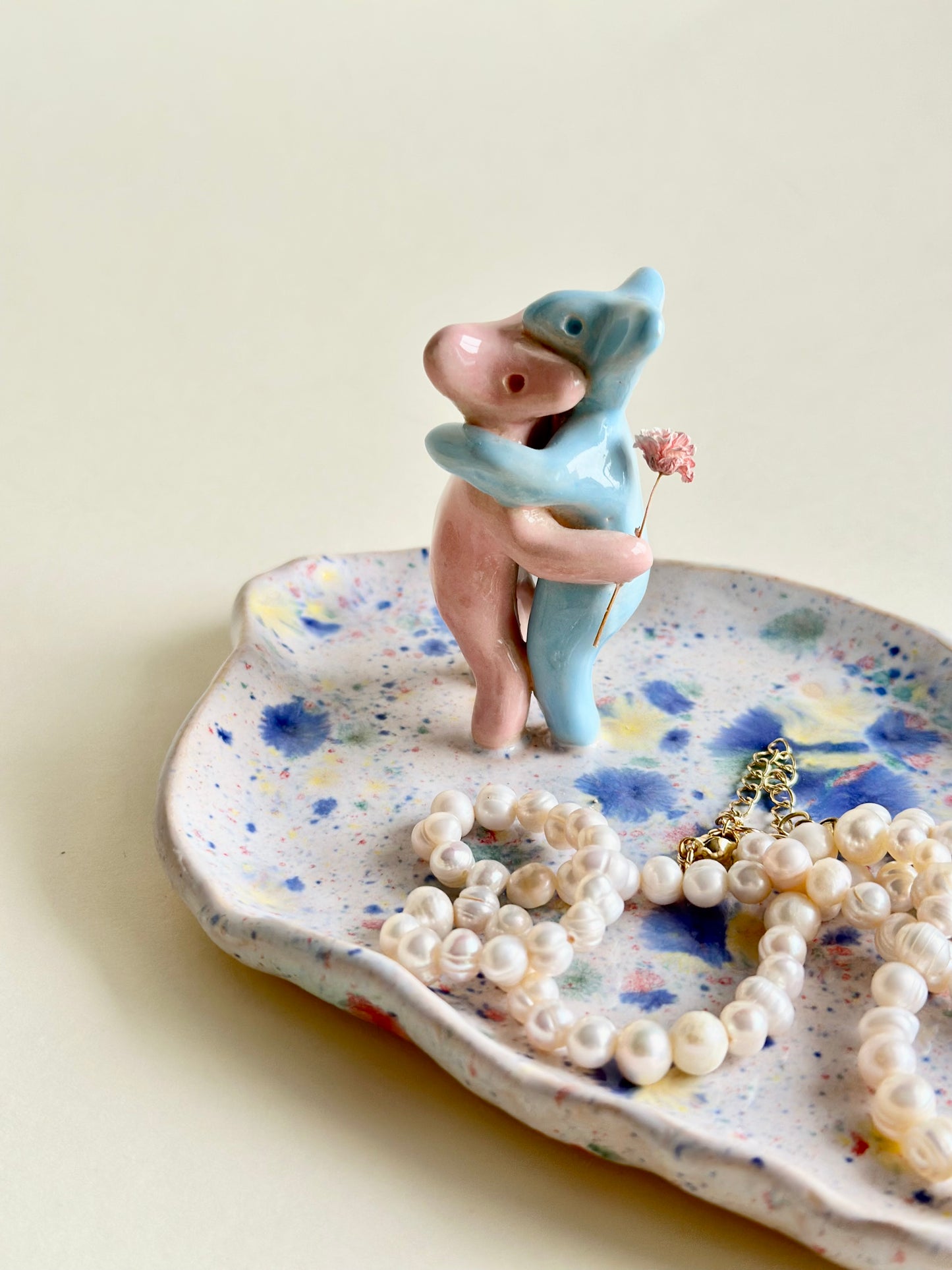 Podstawka na biżuterię z werlingami tańczącymi