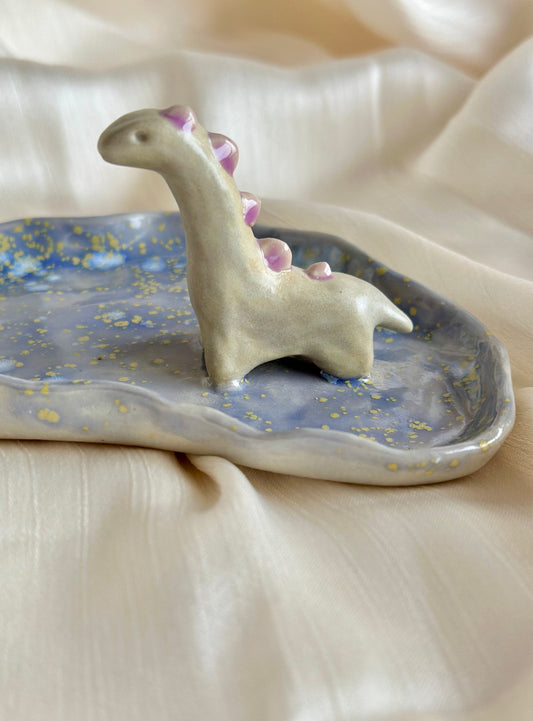 Podstawka na biżuterię z dinozaurem