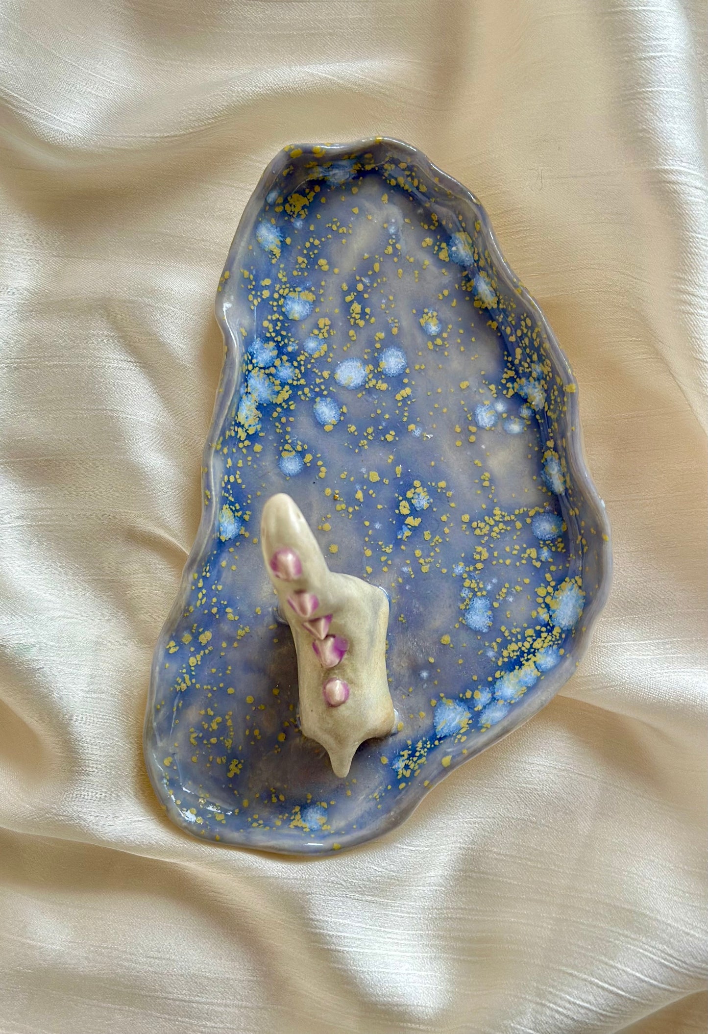 Podstawka na biżuterię z dinozaurem