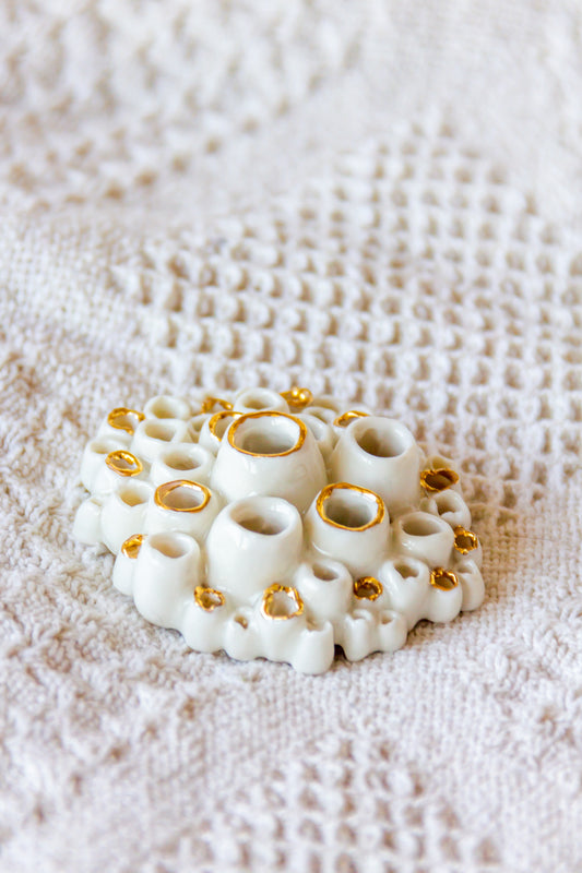 Rzeźba porcelanowa “Ascydia” ze złoceniem