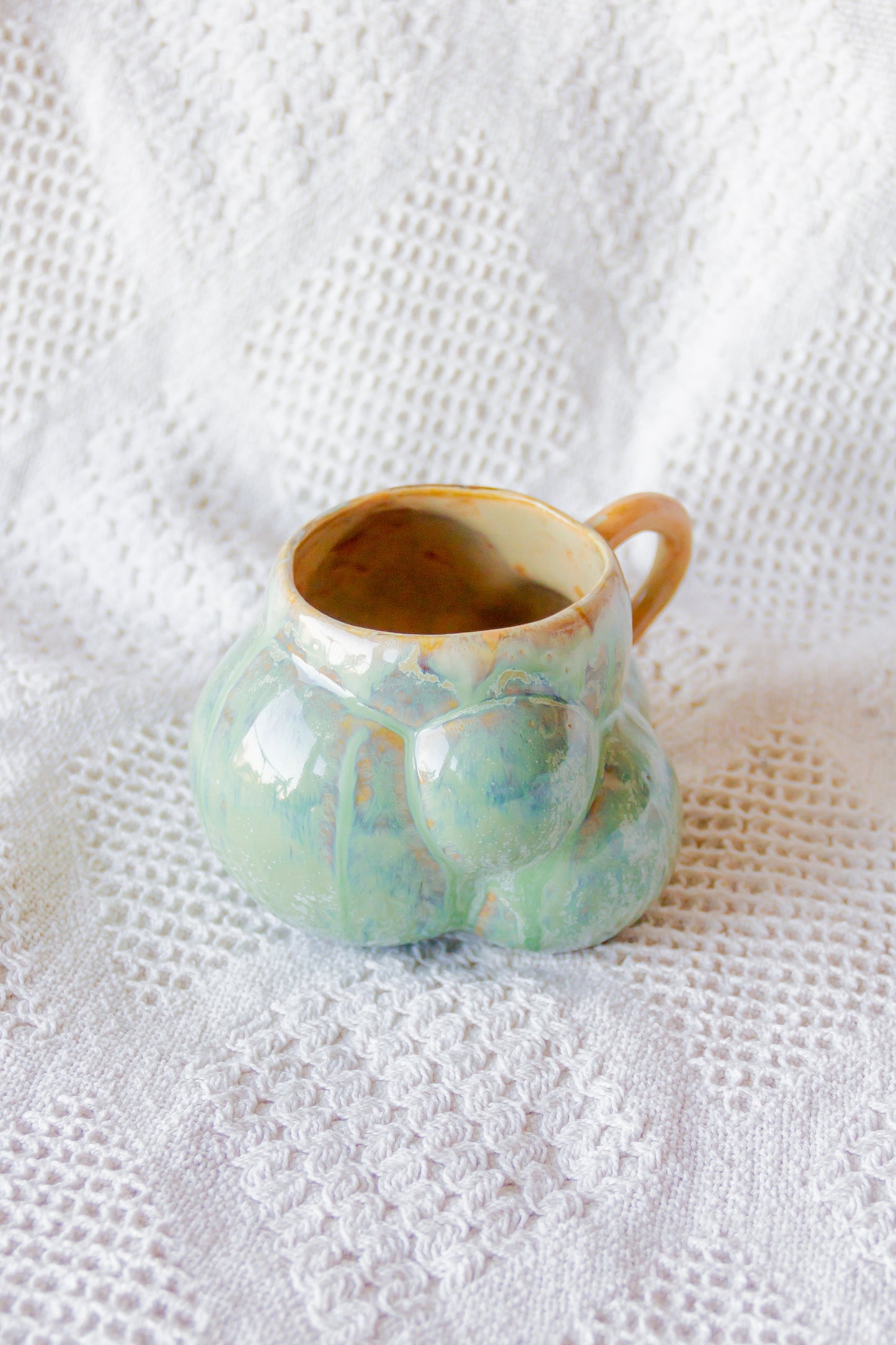 Kubek ceramiczny “Bubbles 3” zielono-beżowy