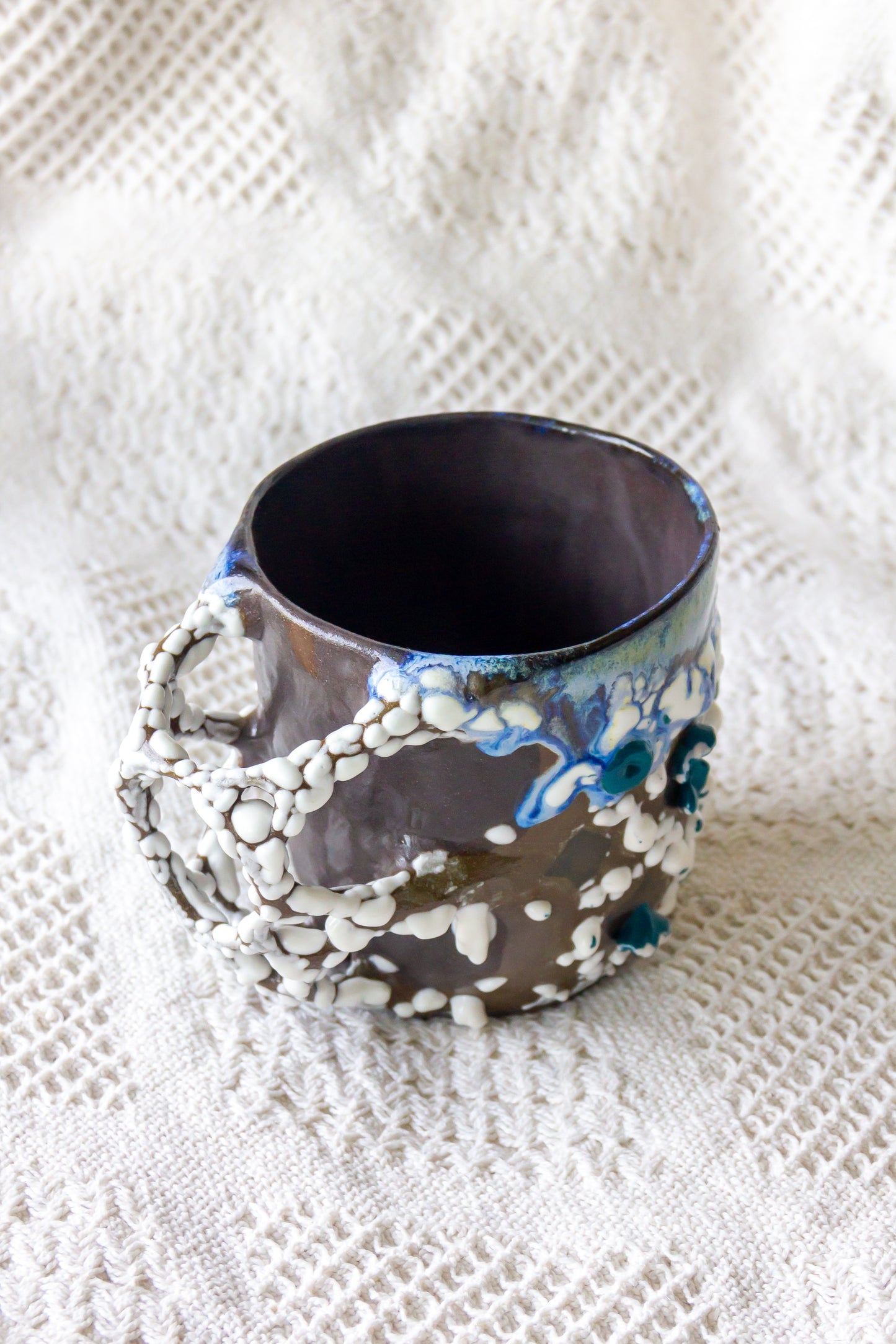 Kubek ceramiczny „Tripto” czarno-biało-niebieski