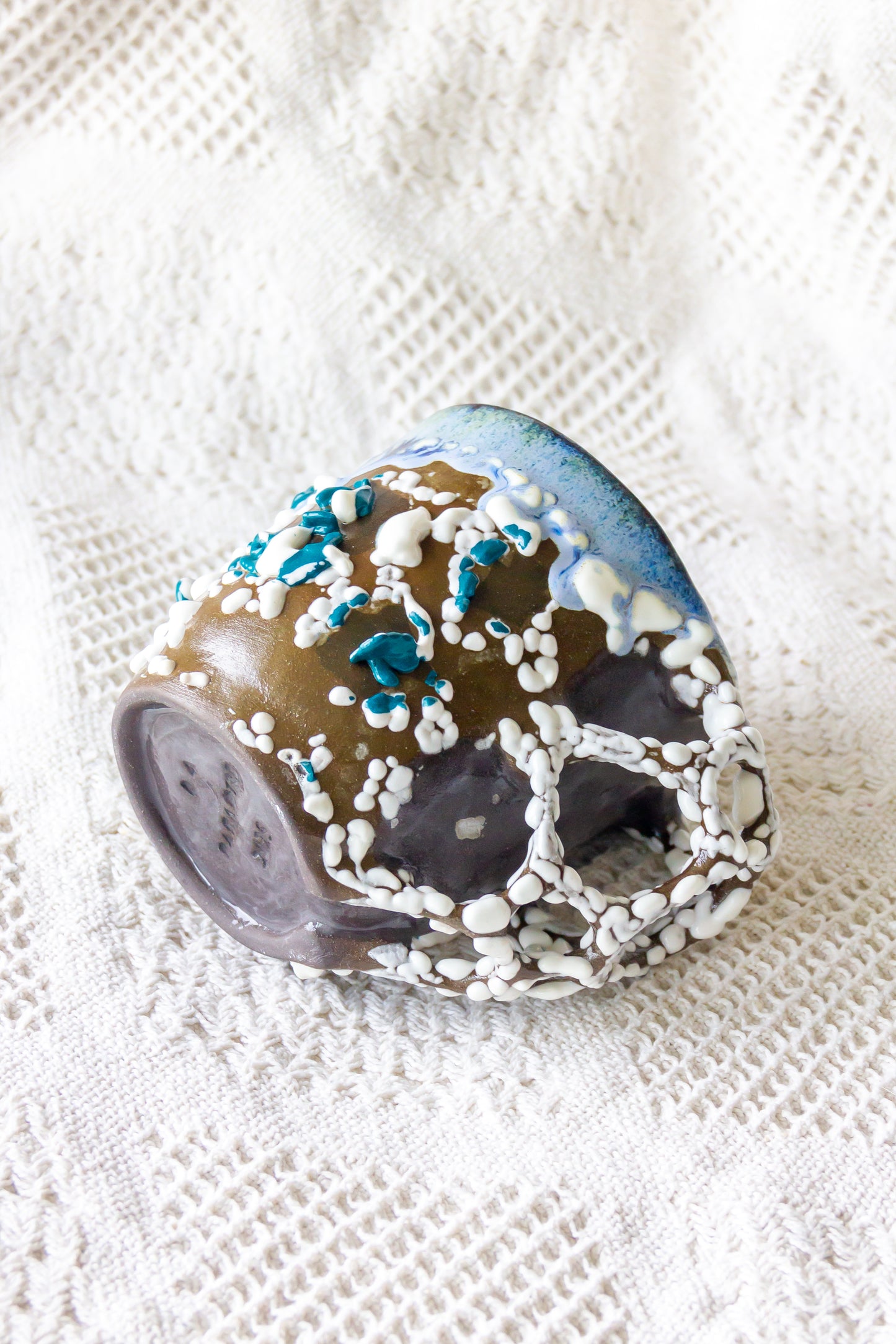 Kubek ceramiczny „Tripto” czarno-biało-niebieski