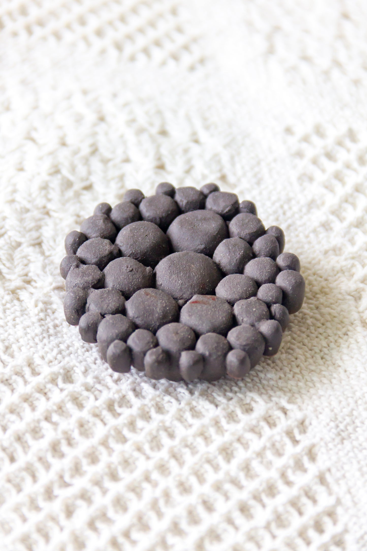 Rzeźba ceramiczna “Ascidiacea” czarno-czerwona